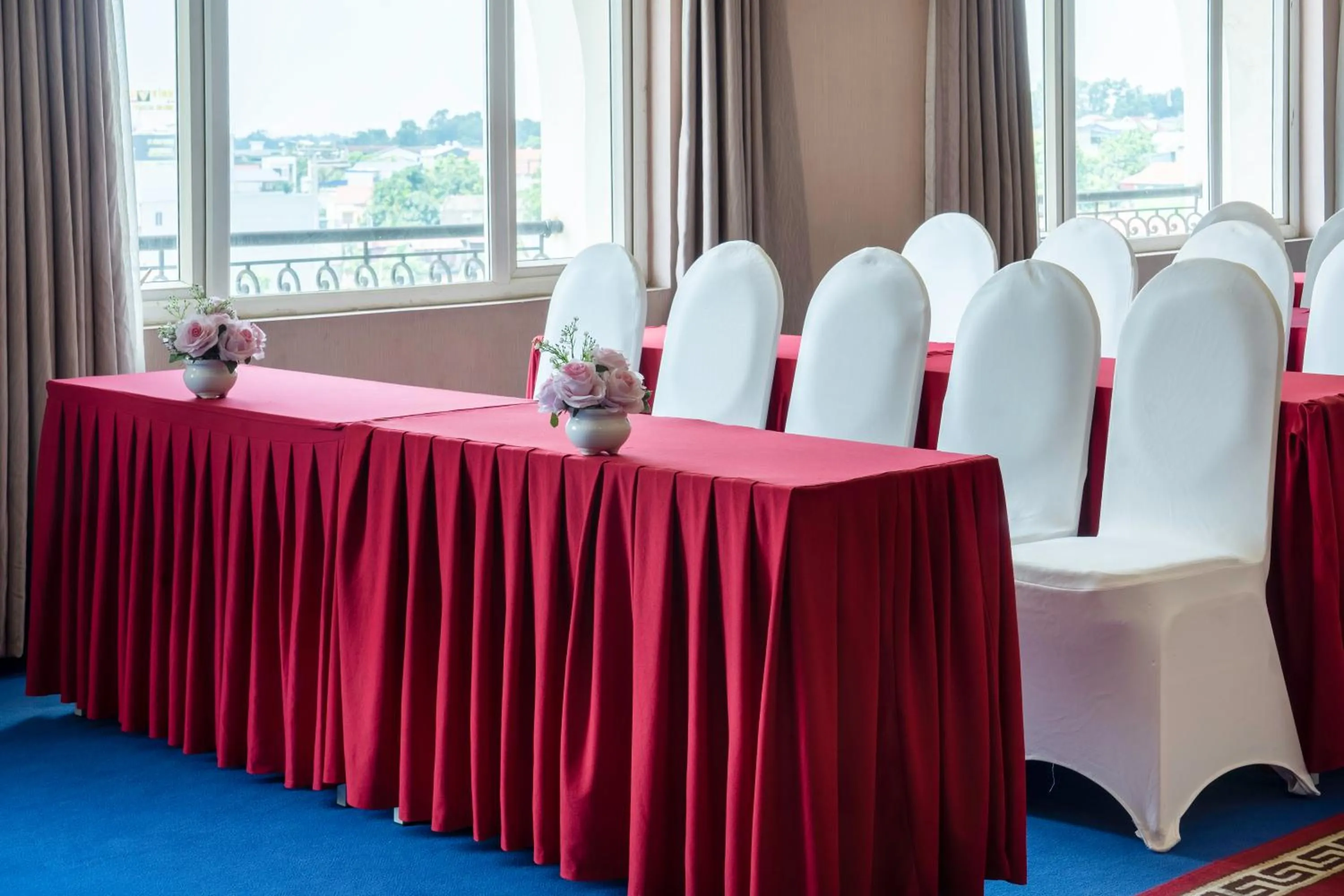 Living room in MAY PLAZA HOTEL