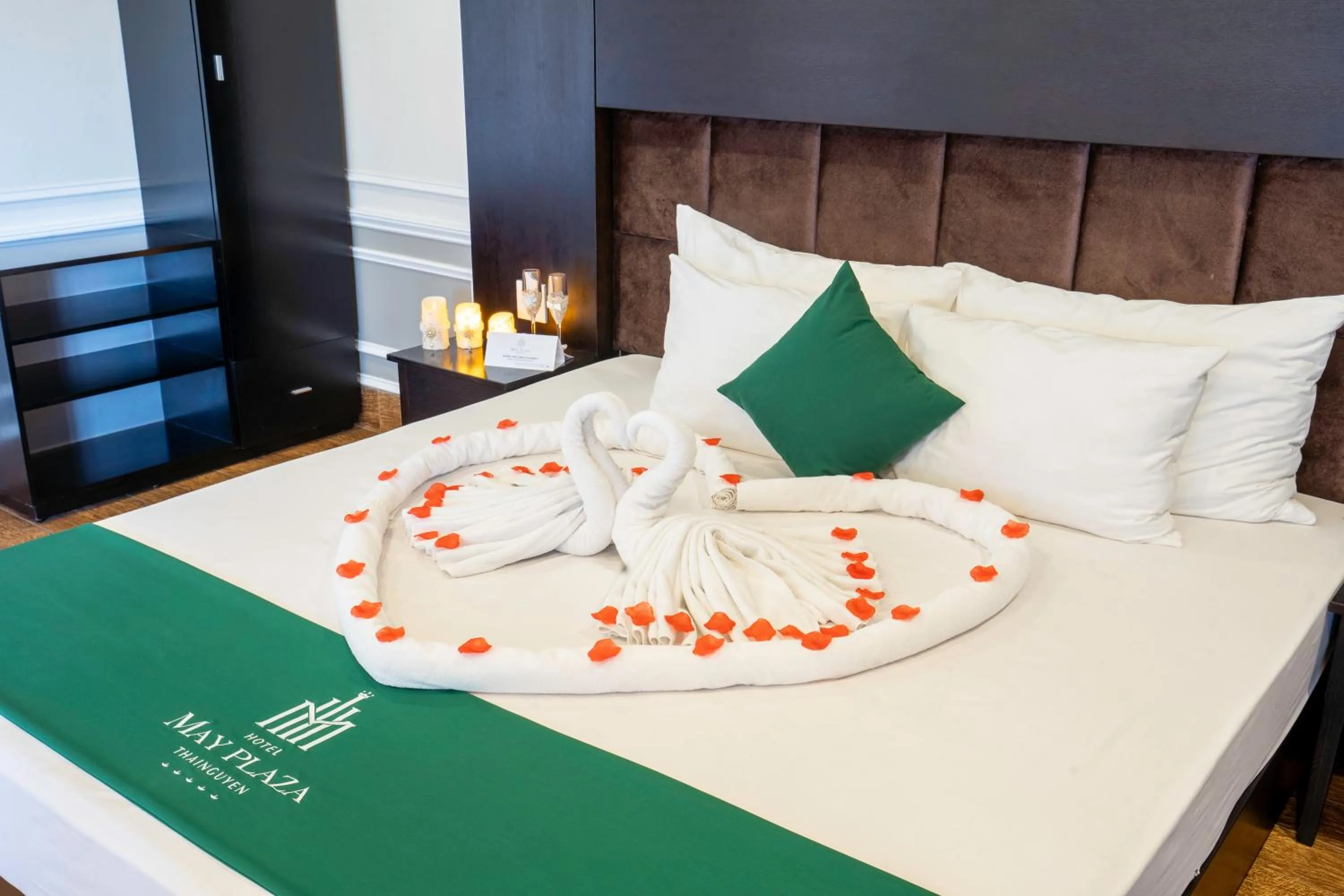 Bed in MAY PLAZA HOTEL