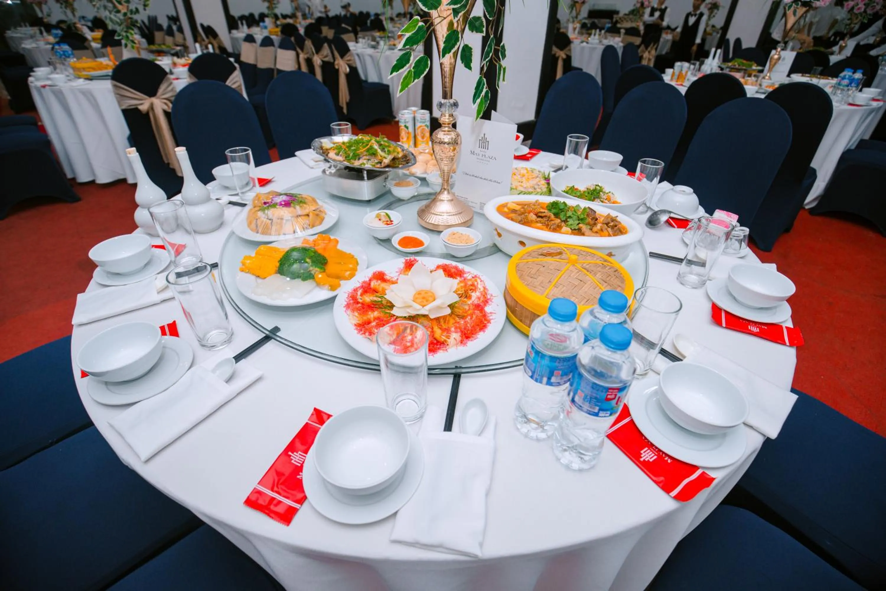 Restaurant/places to eat in MAY PLAZA HOTEL