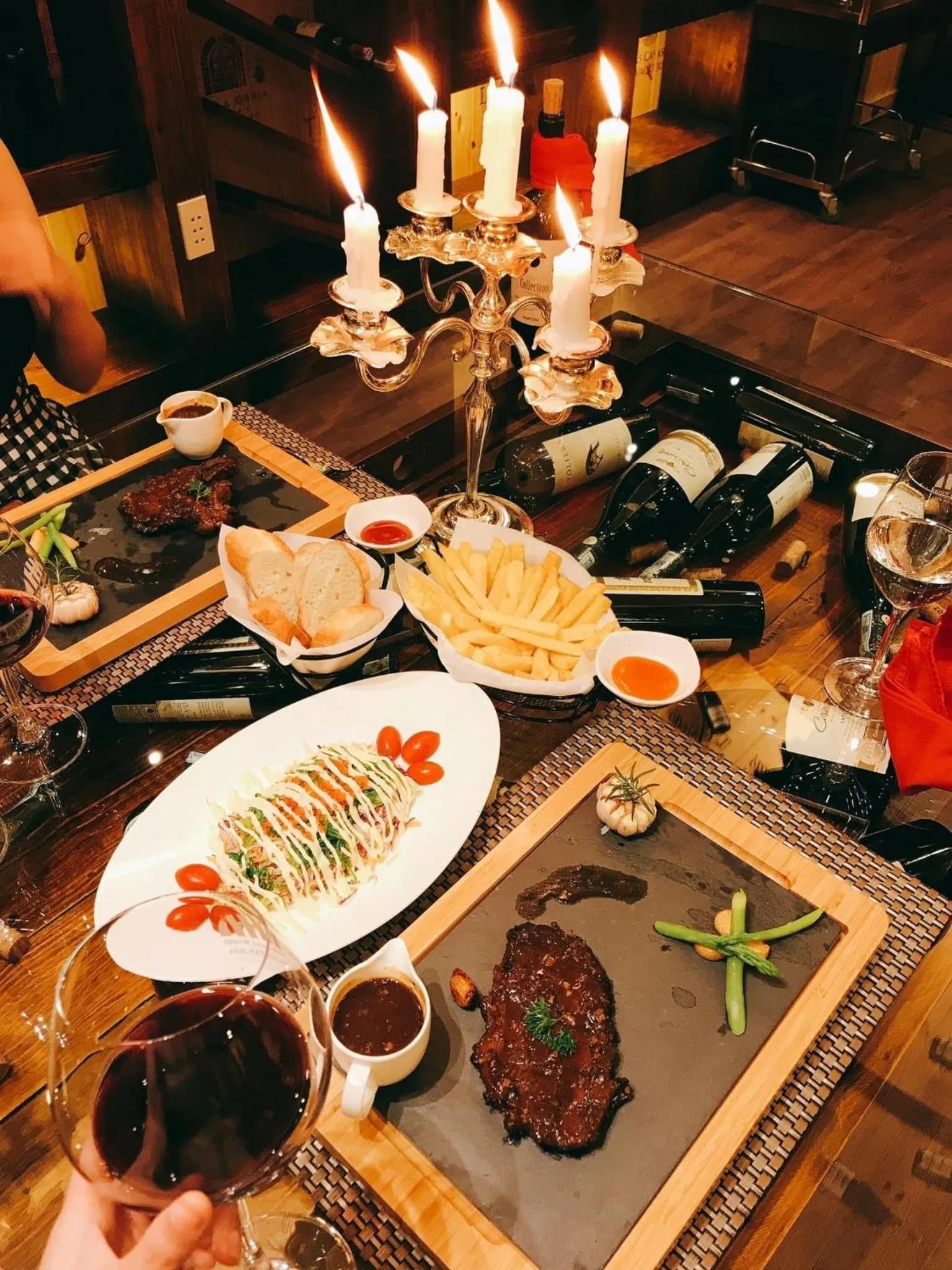 Food and drinks in MAY PLAZA HOTEL