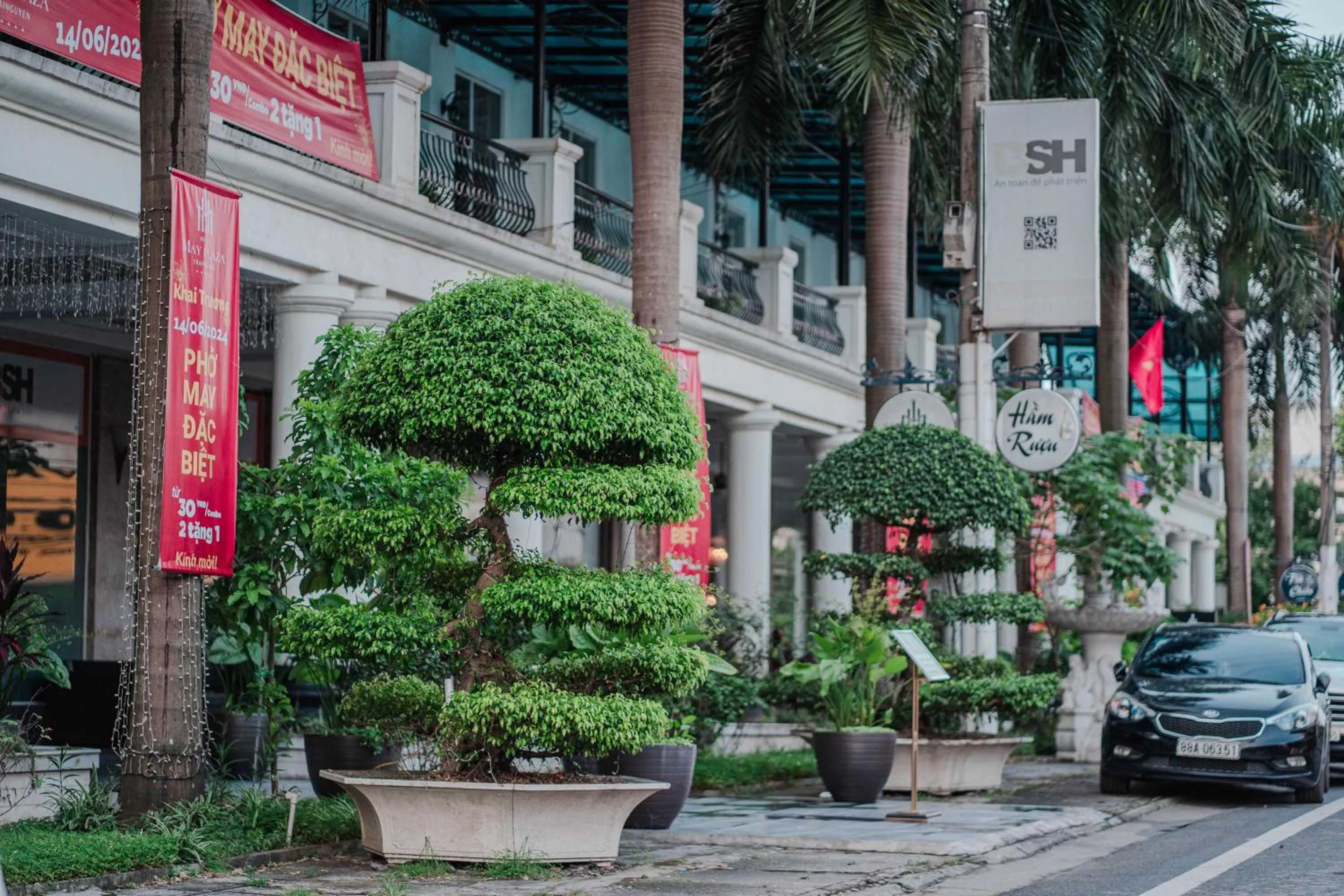 Property building in MAY PLAZA HOTEL