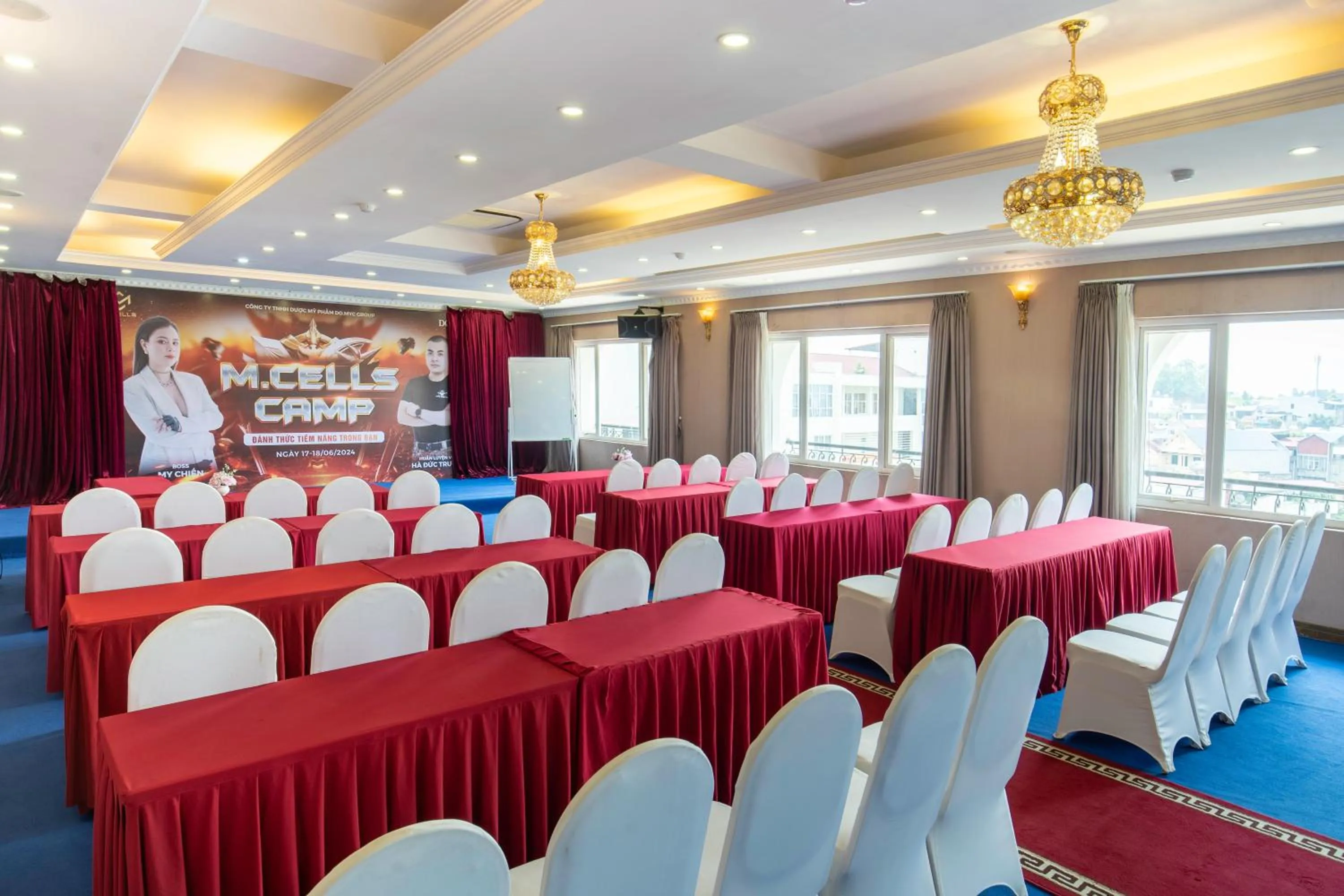 Communal lounge/ TV room in MAY PLAZA HOTEL