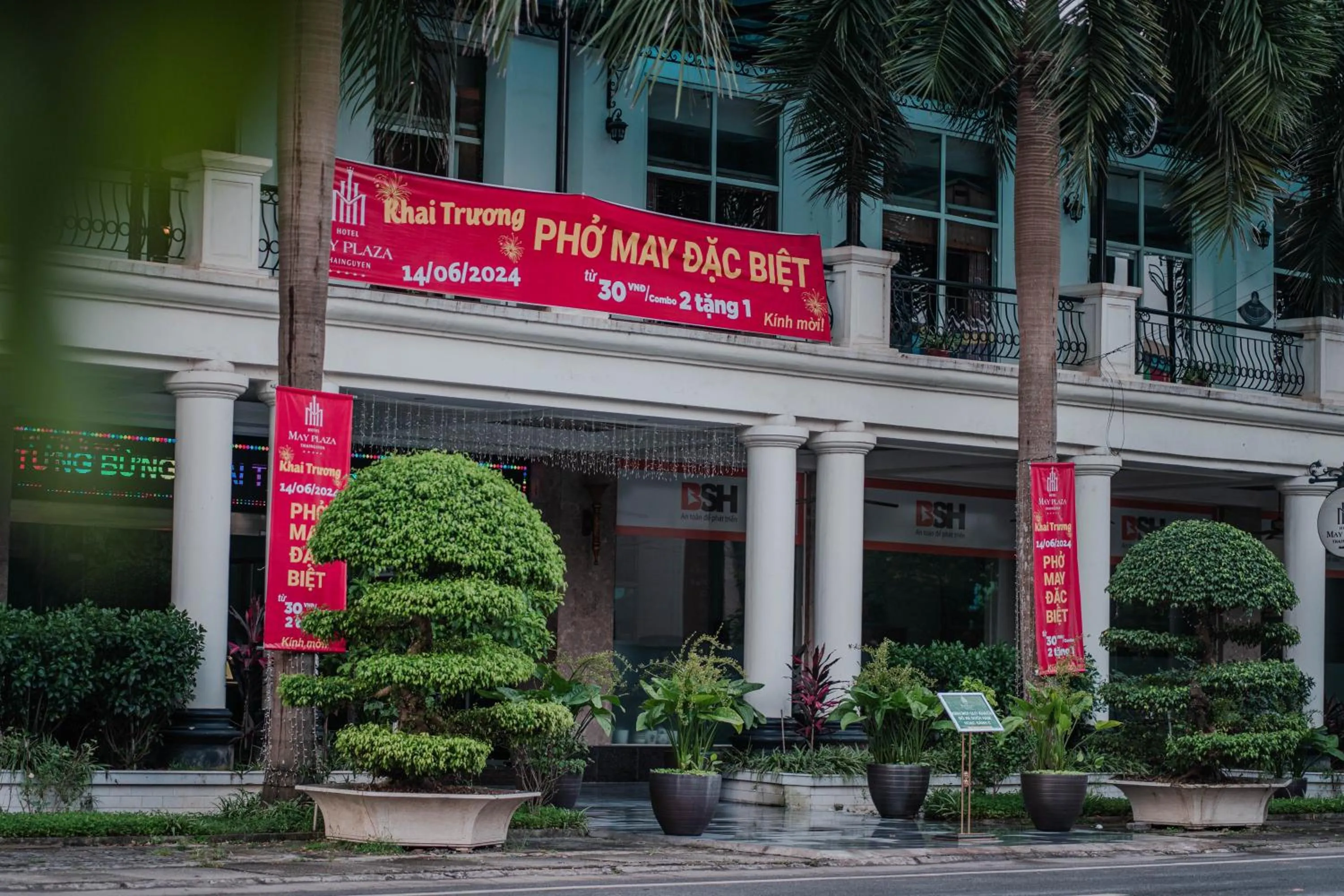 Property building in MAY PLAZA HOTEL