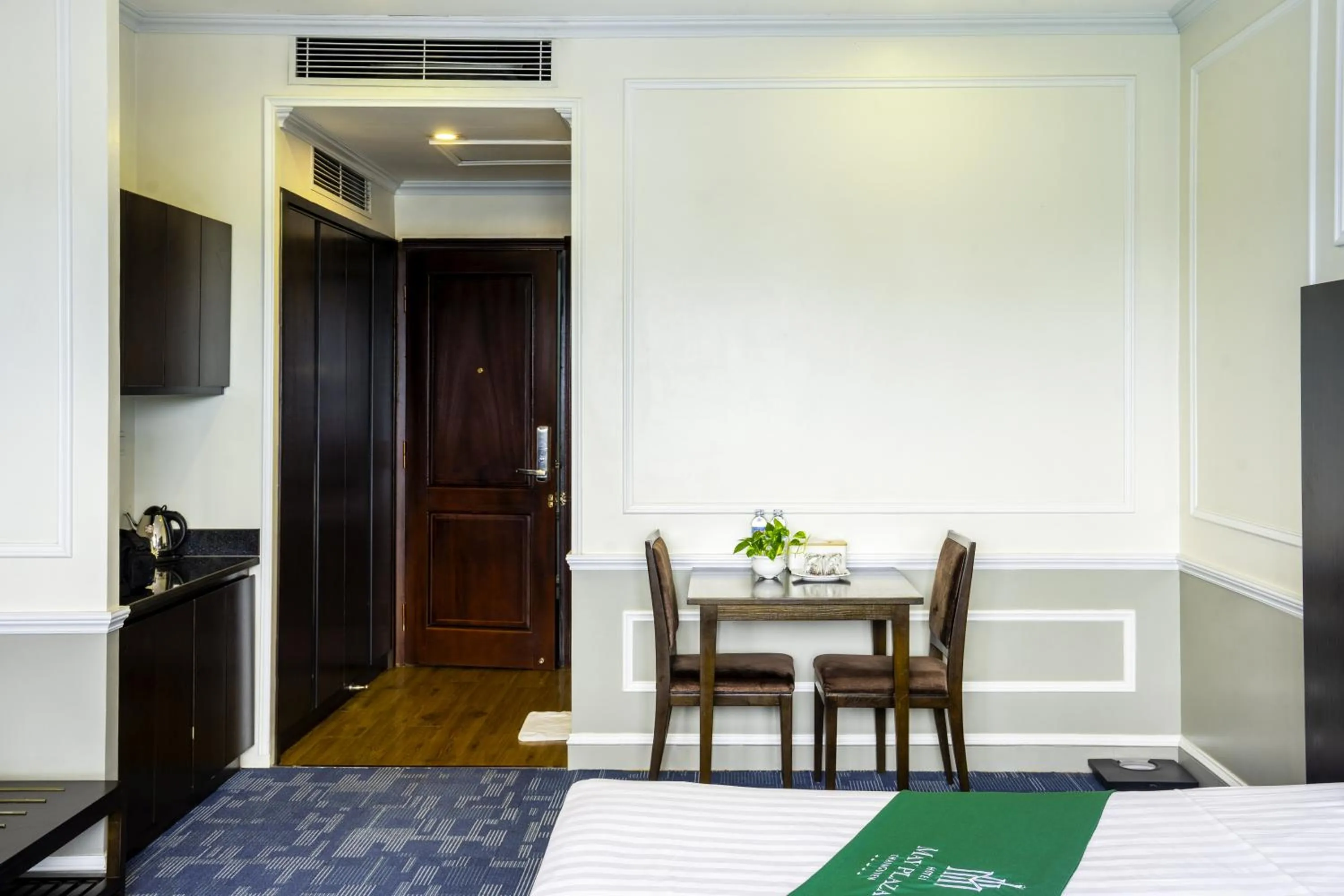 Bed in MAY PLAZA HOTEL