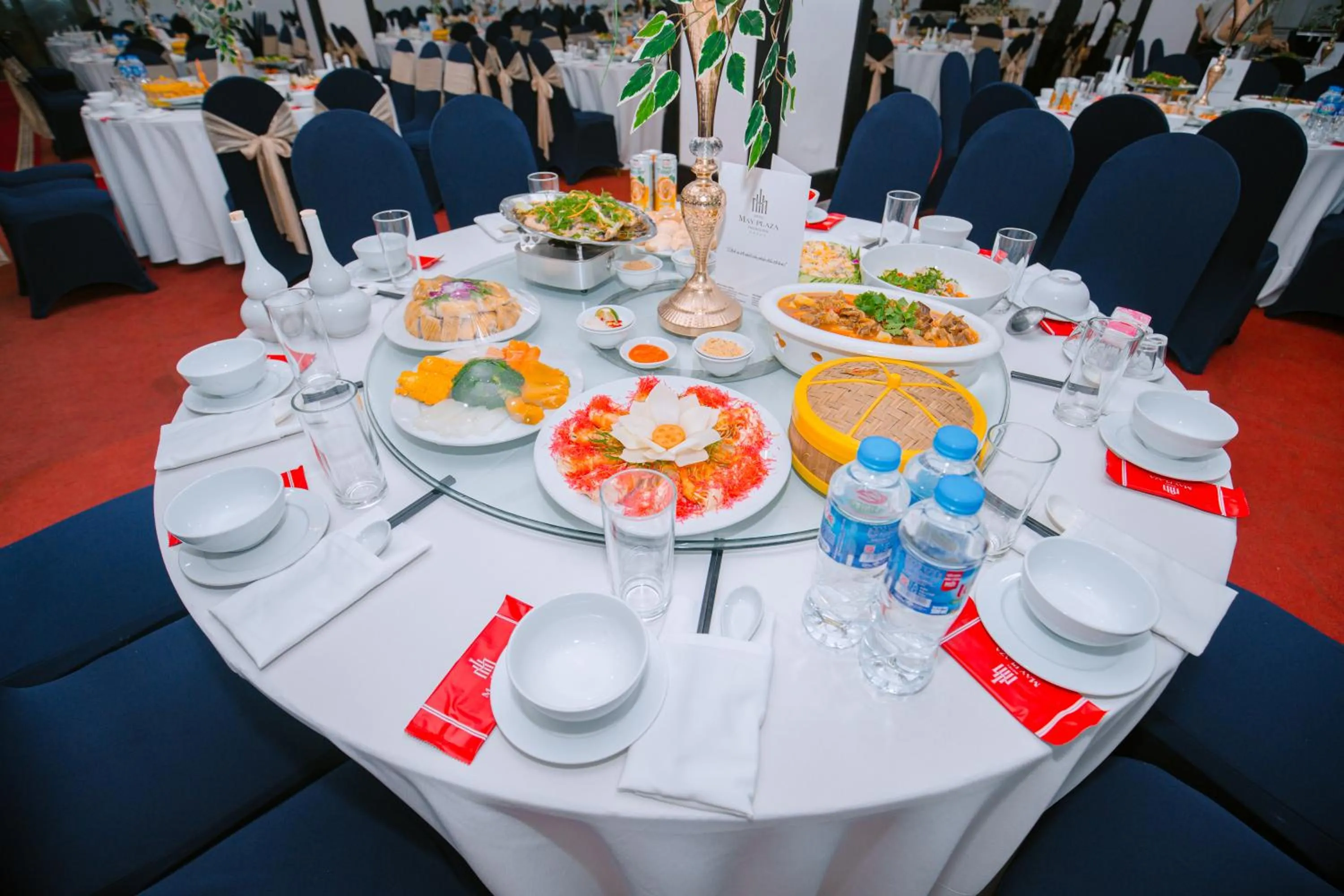 Restaurant/places to eat in MAY PLAZA HOTEL