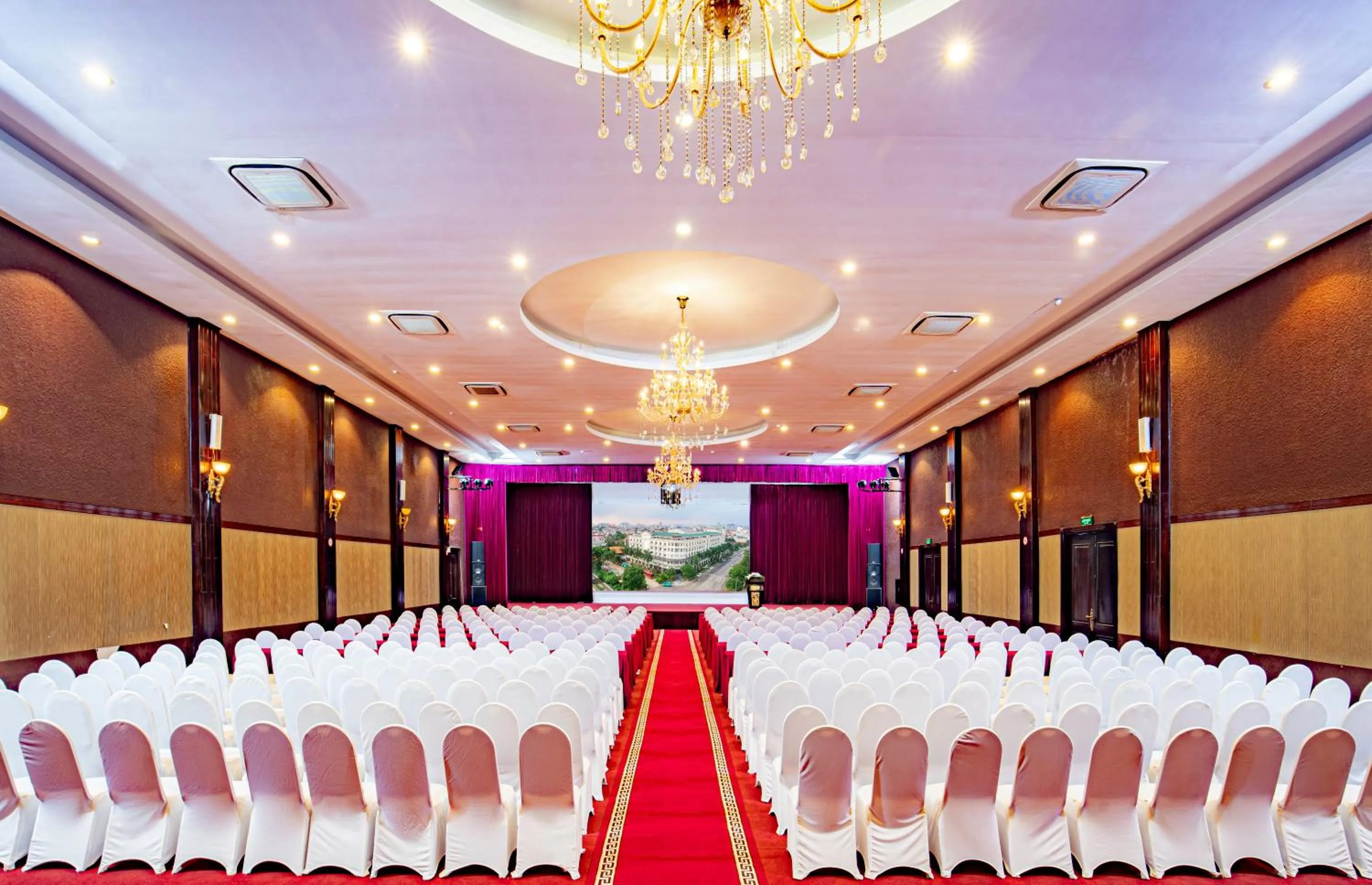 wedding in MAY PLAZA HOTEL