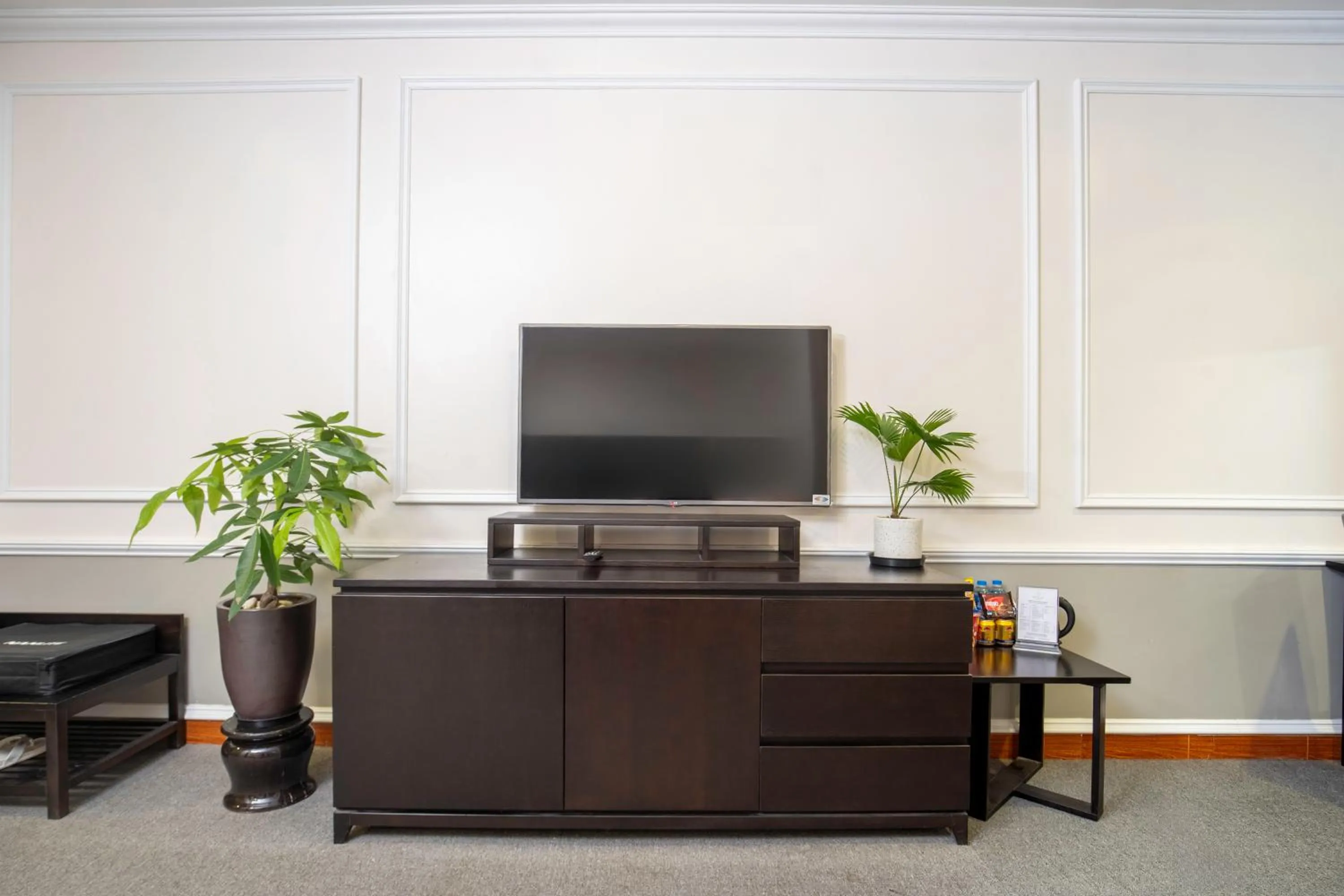 Communal lounge/ TV room in MAY PLAZA HOTEL