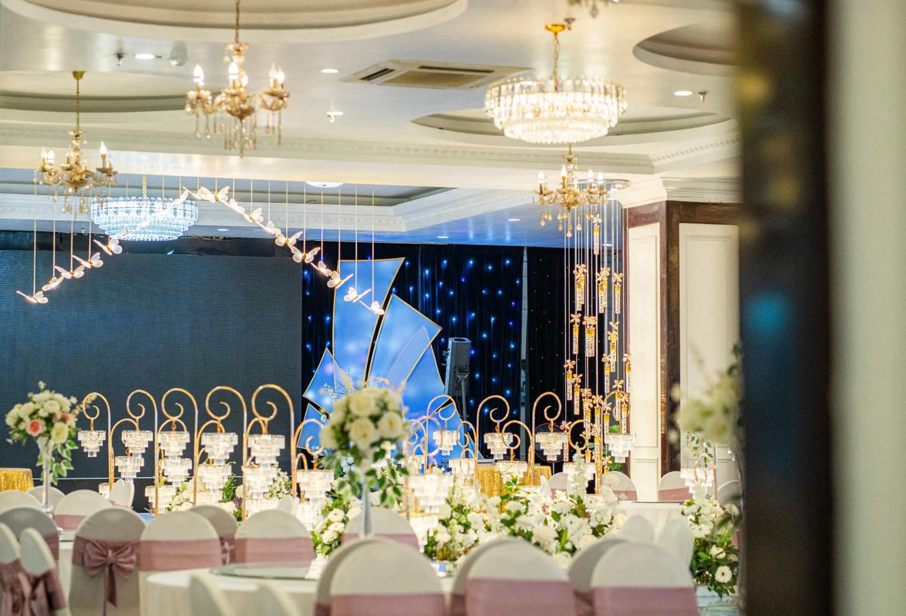 wedding in MAY PLAZA HOTEL