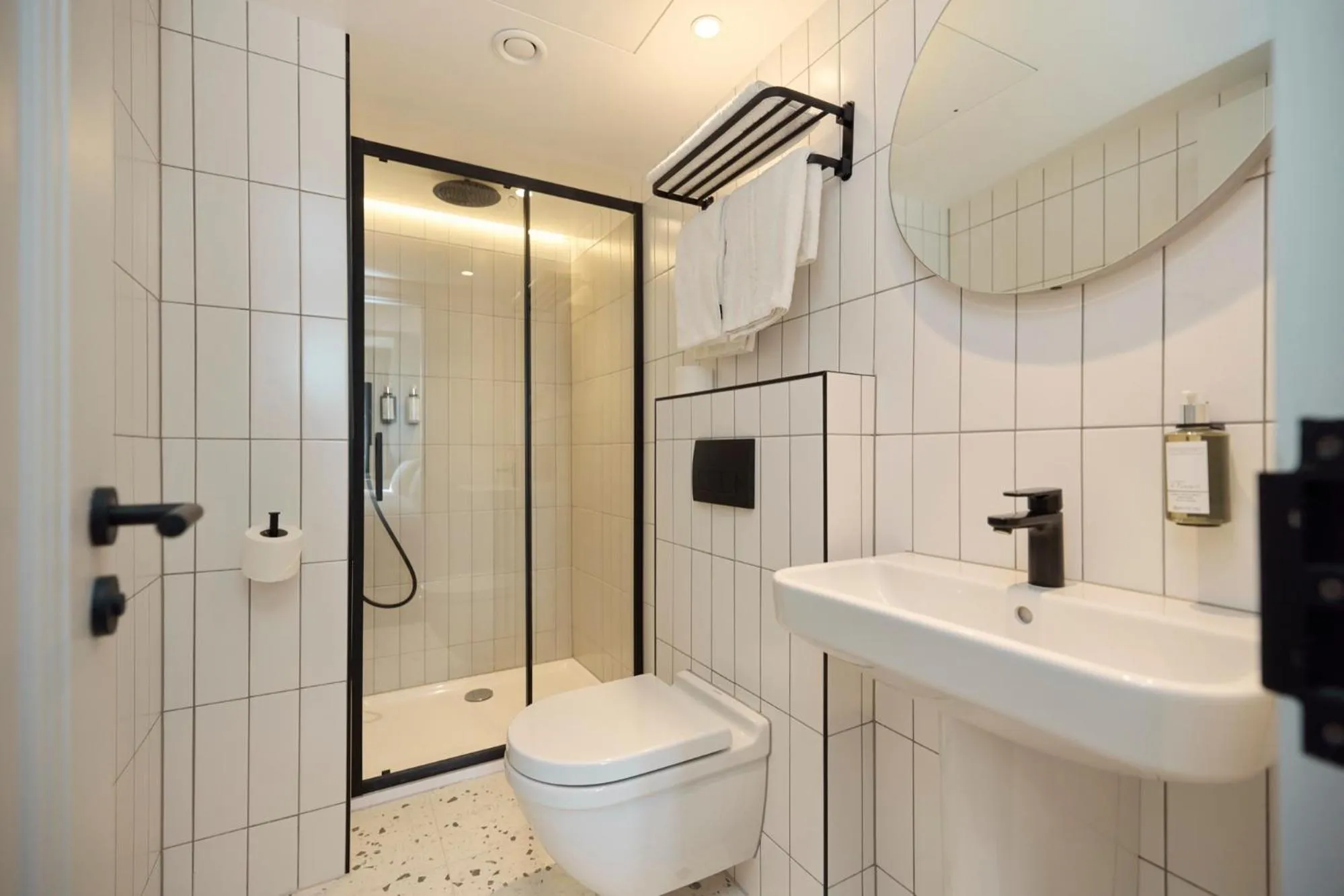 Shower in The Edwin Hotel