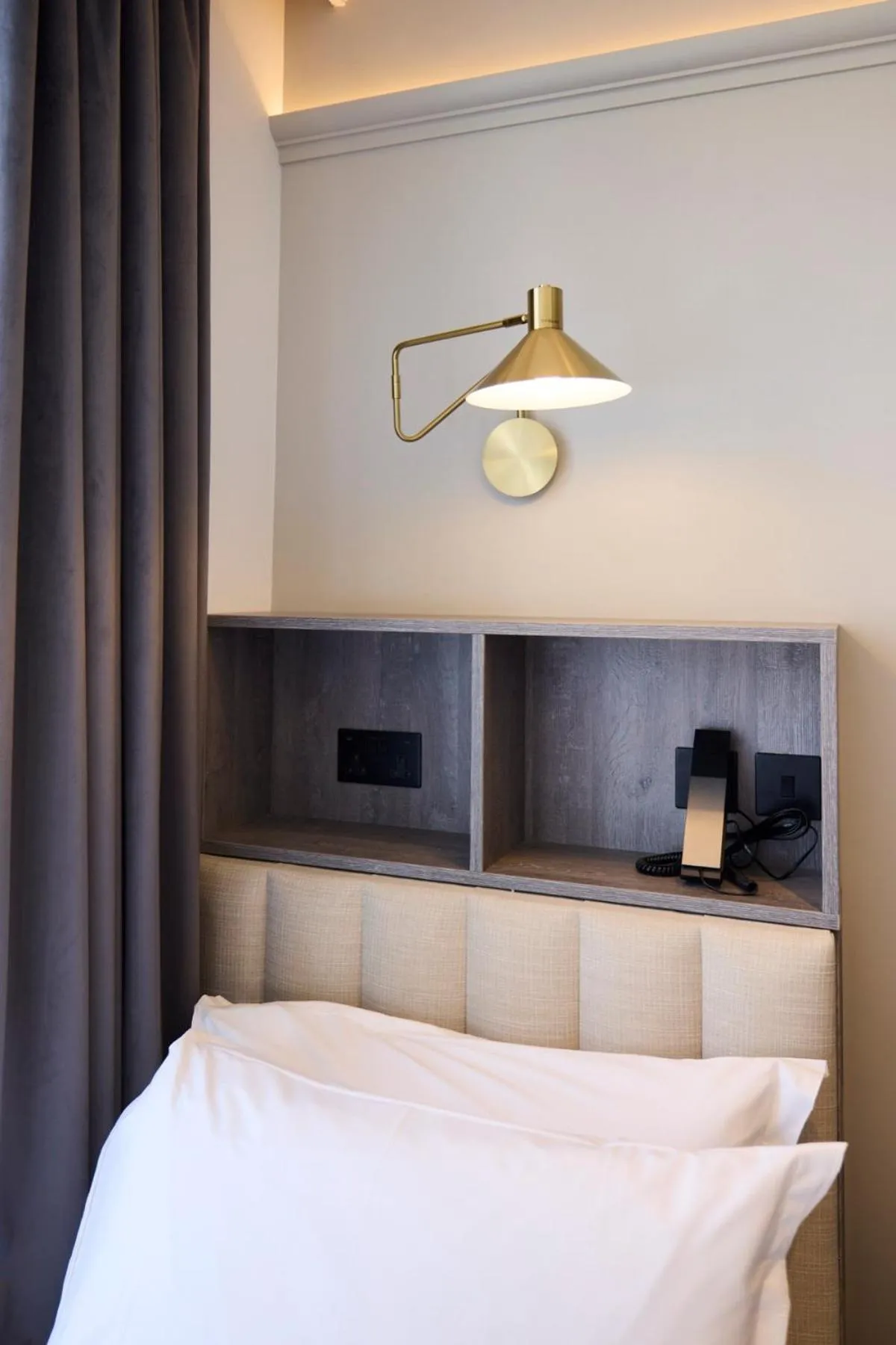 Bed in The Edwin Hotel