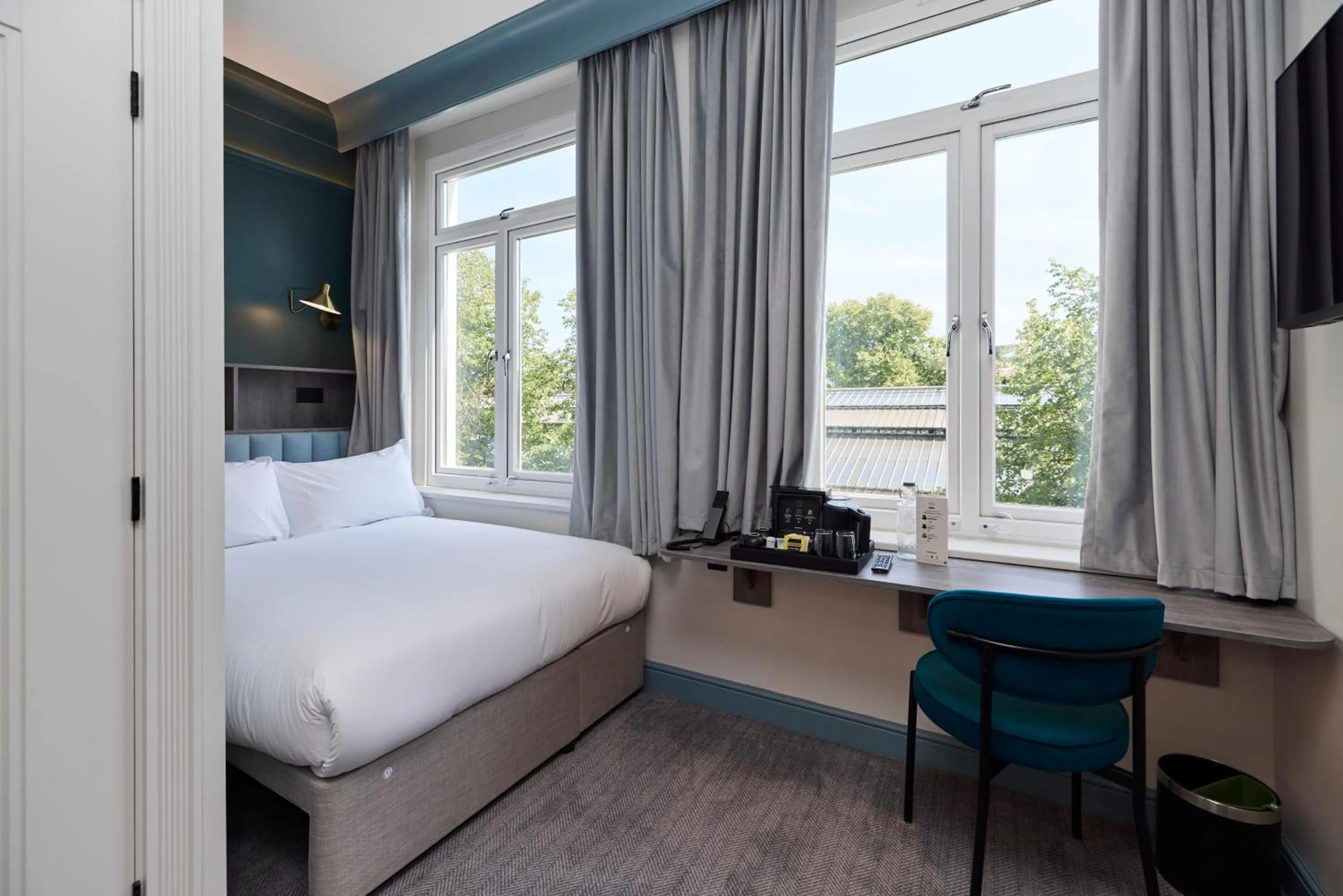 Bedroom, Bed in The Edwin Hotel