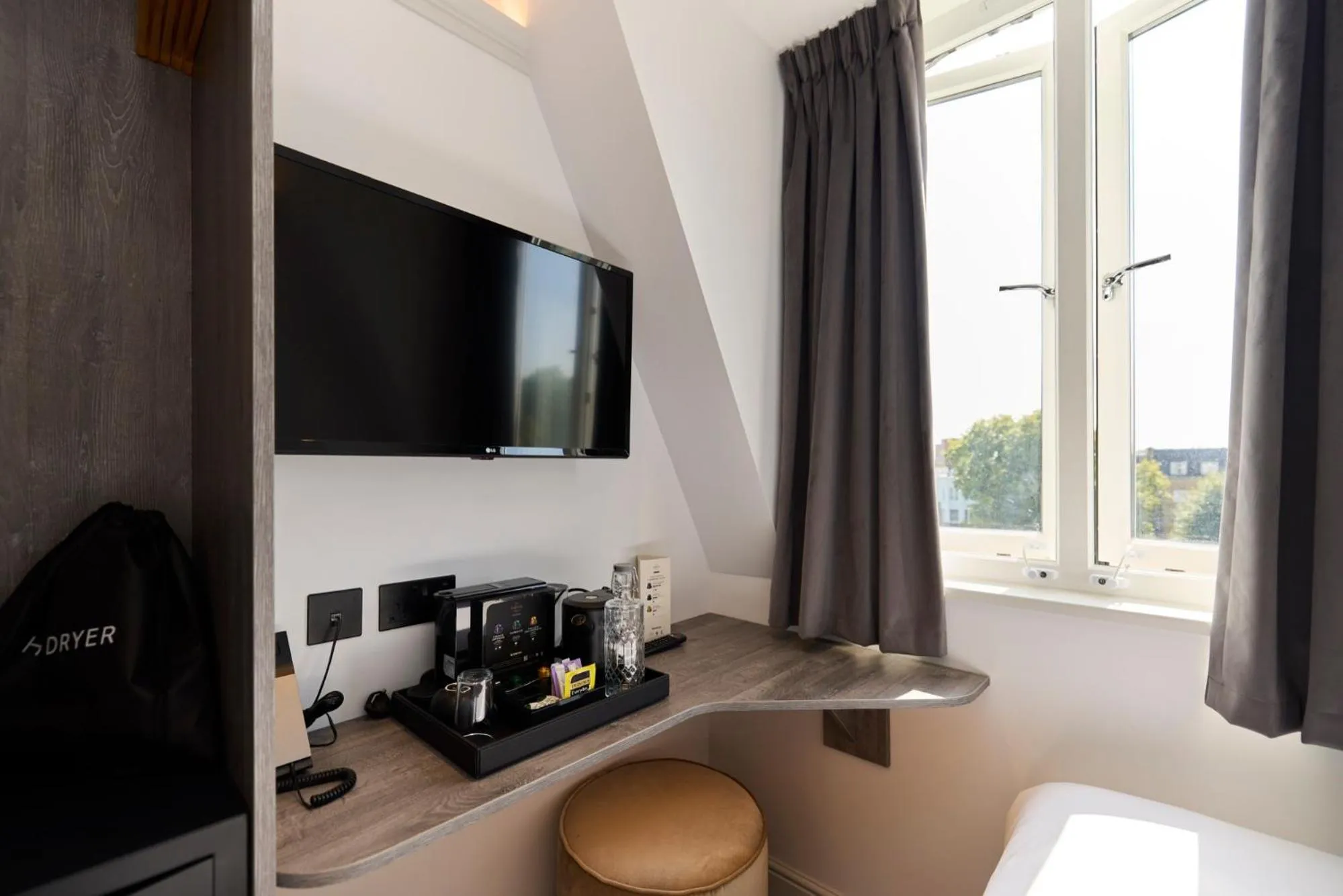 TV and multimedia, Bed in The Edwin Hotel