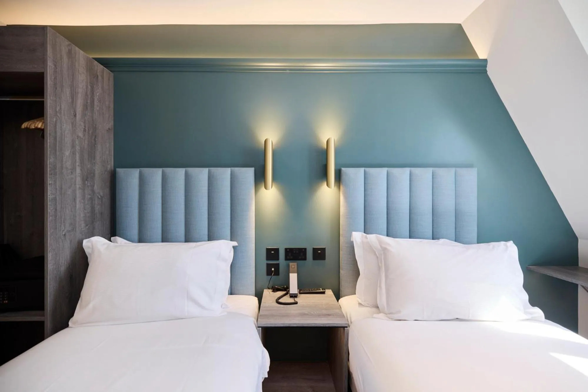 Bed in The Edwin Hotel