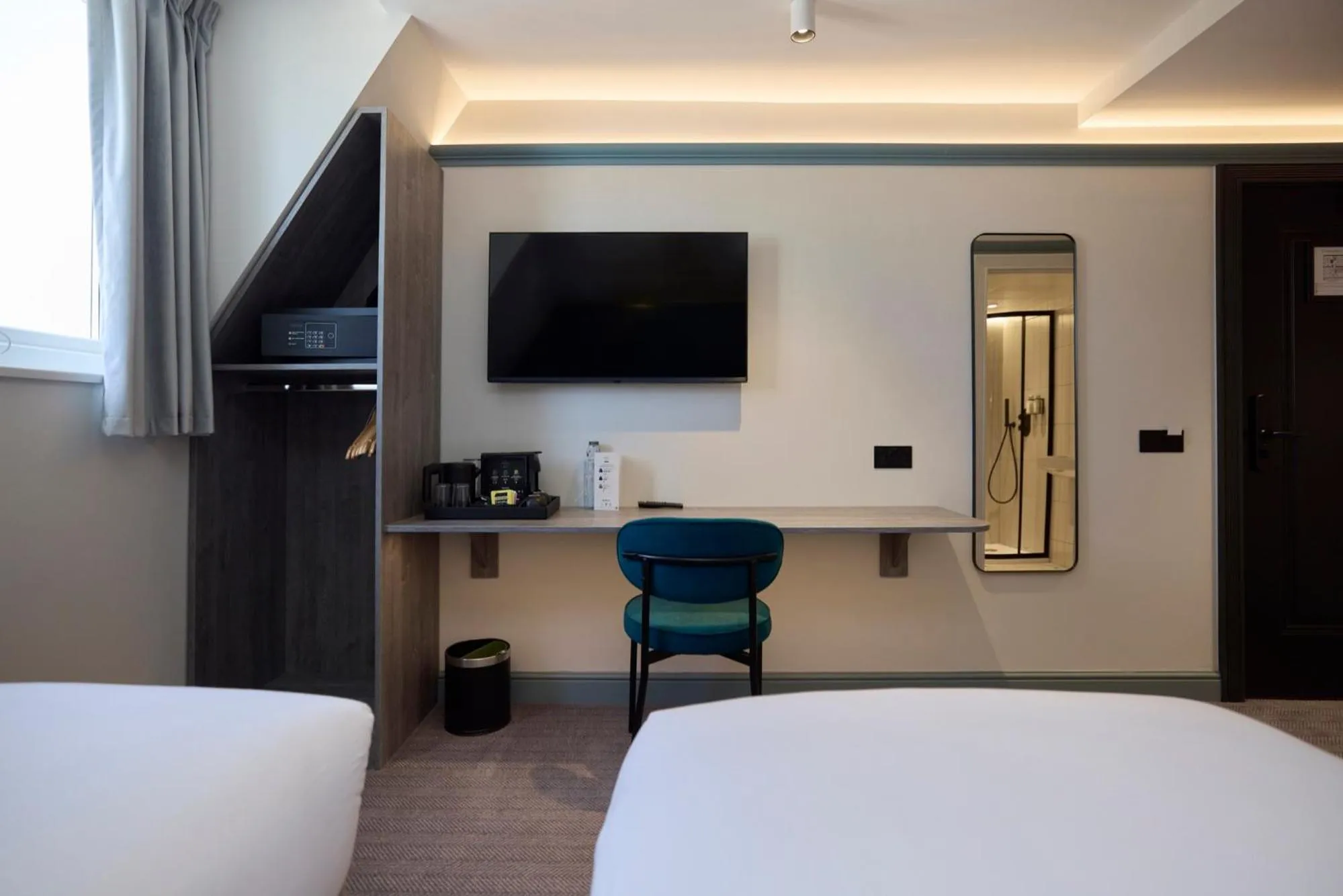 Bed in The Edwin Hotel