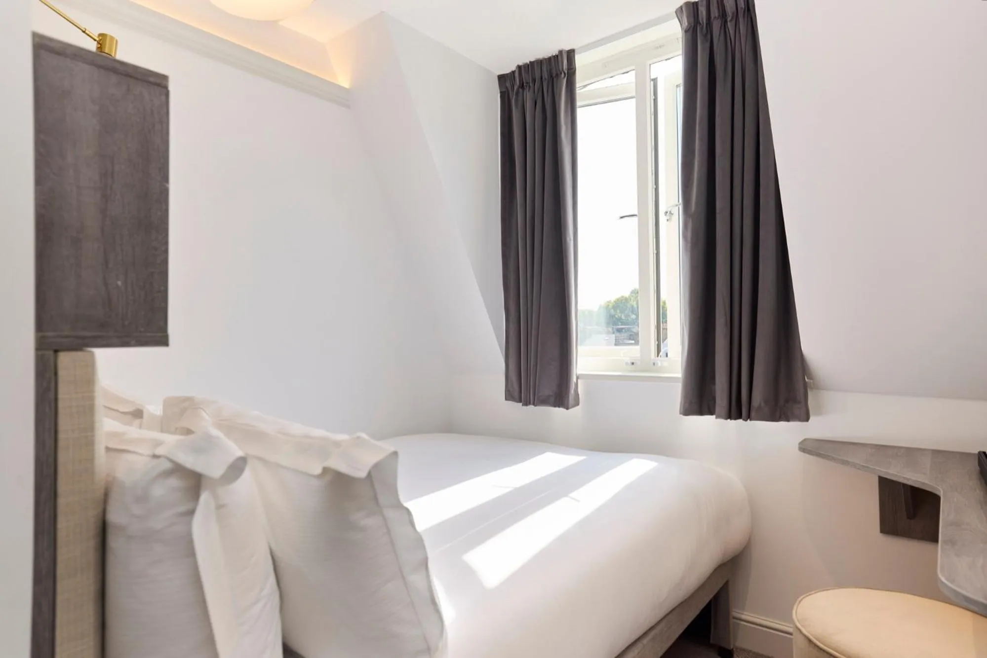 Bedroom, Bed in The Edwin Hotel