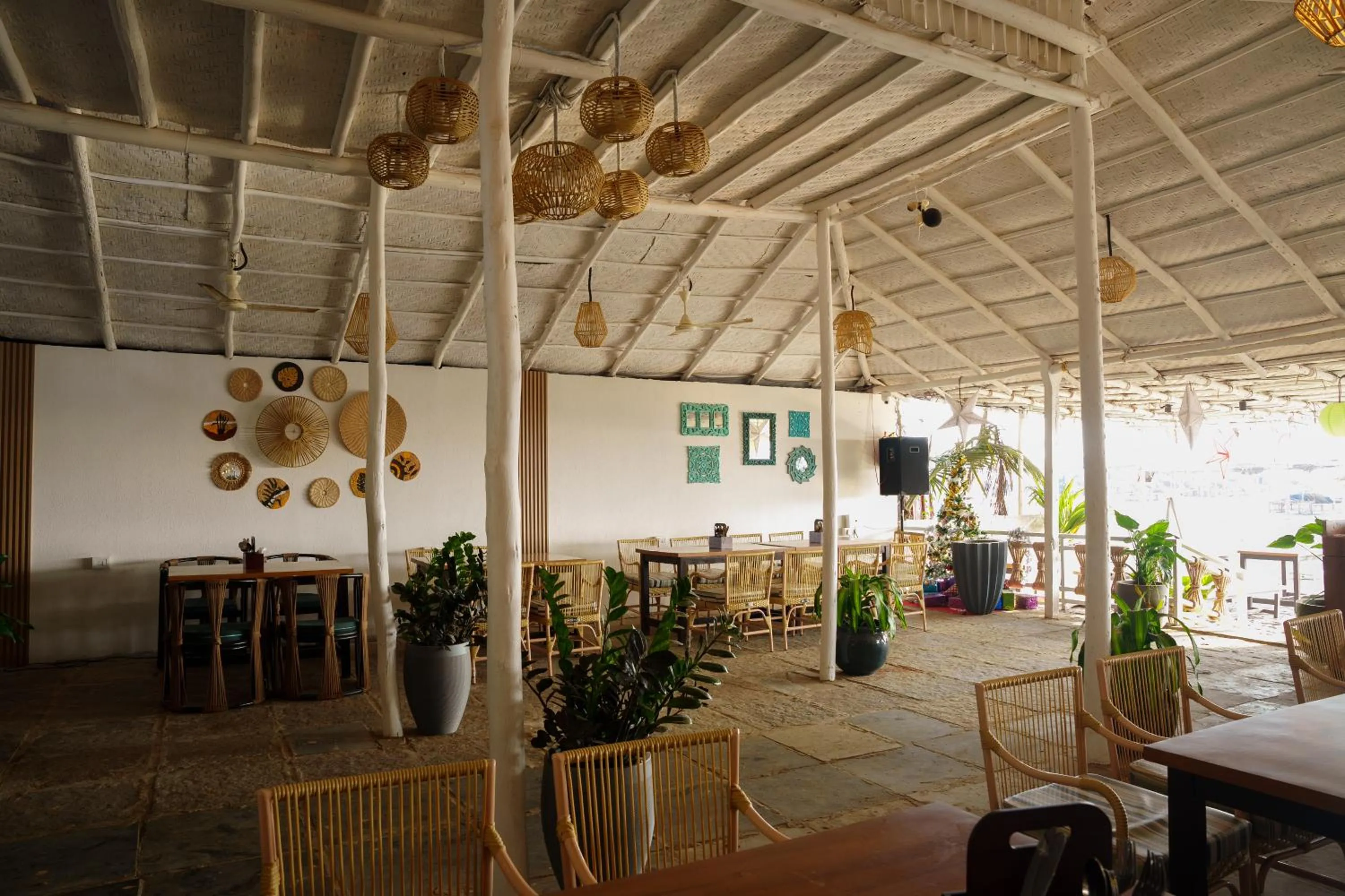 Restaurant/places to eat in Aralea Beach Resort By Stone Wood Premier
