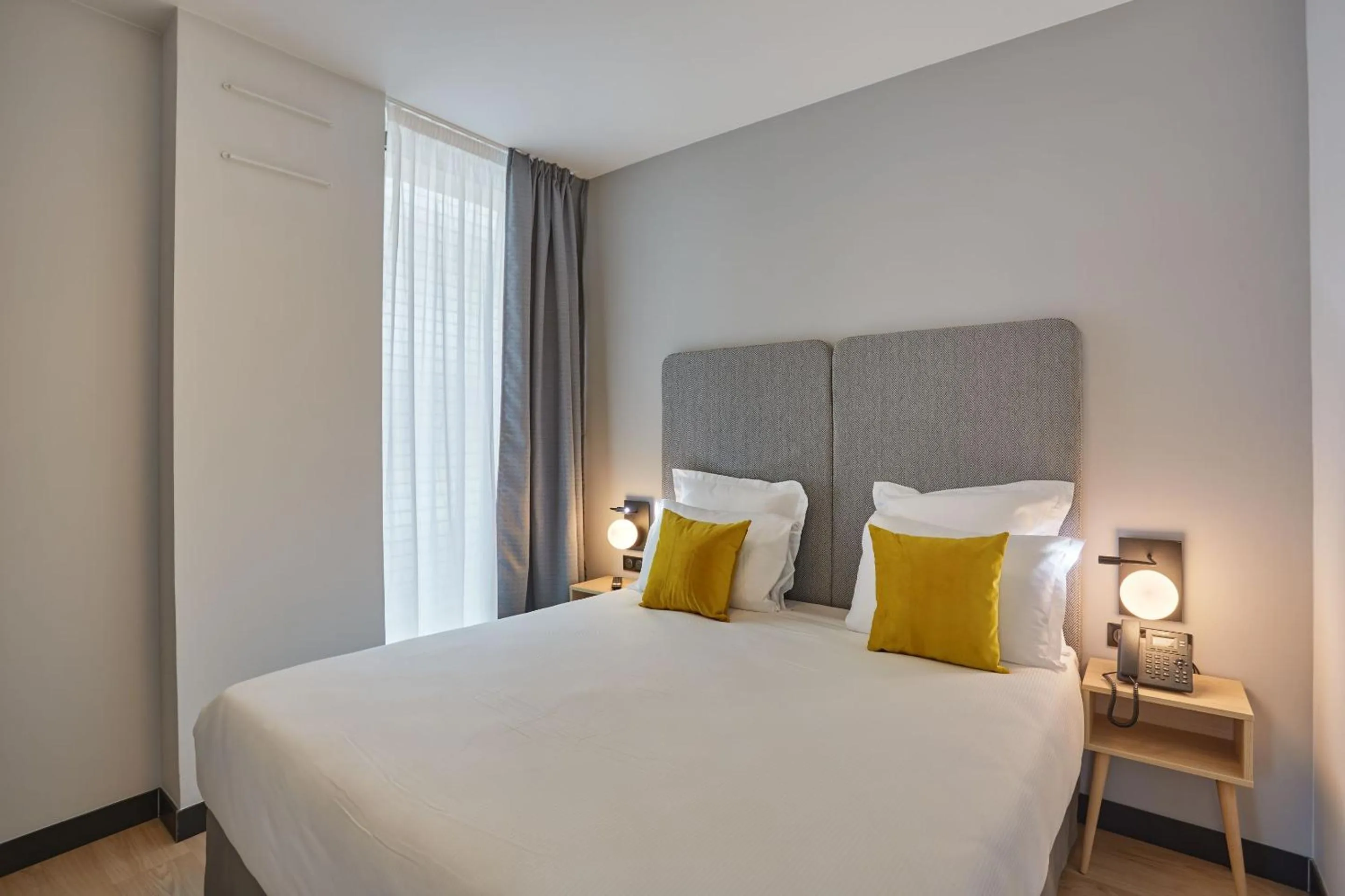 Bedroom, Bed in Appart'hôtel Odalys City - Nîmes Arènes - Palais des Congrès