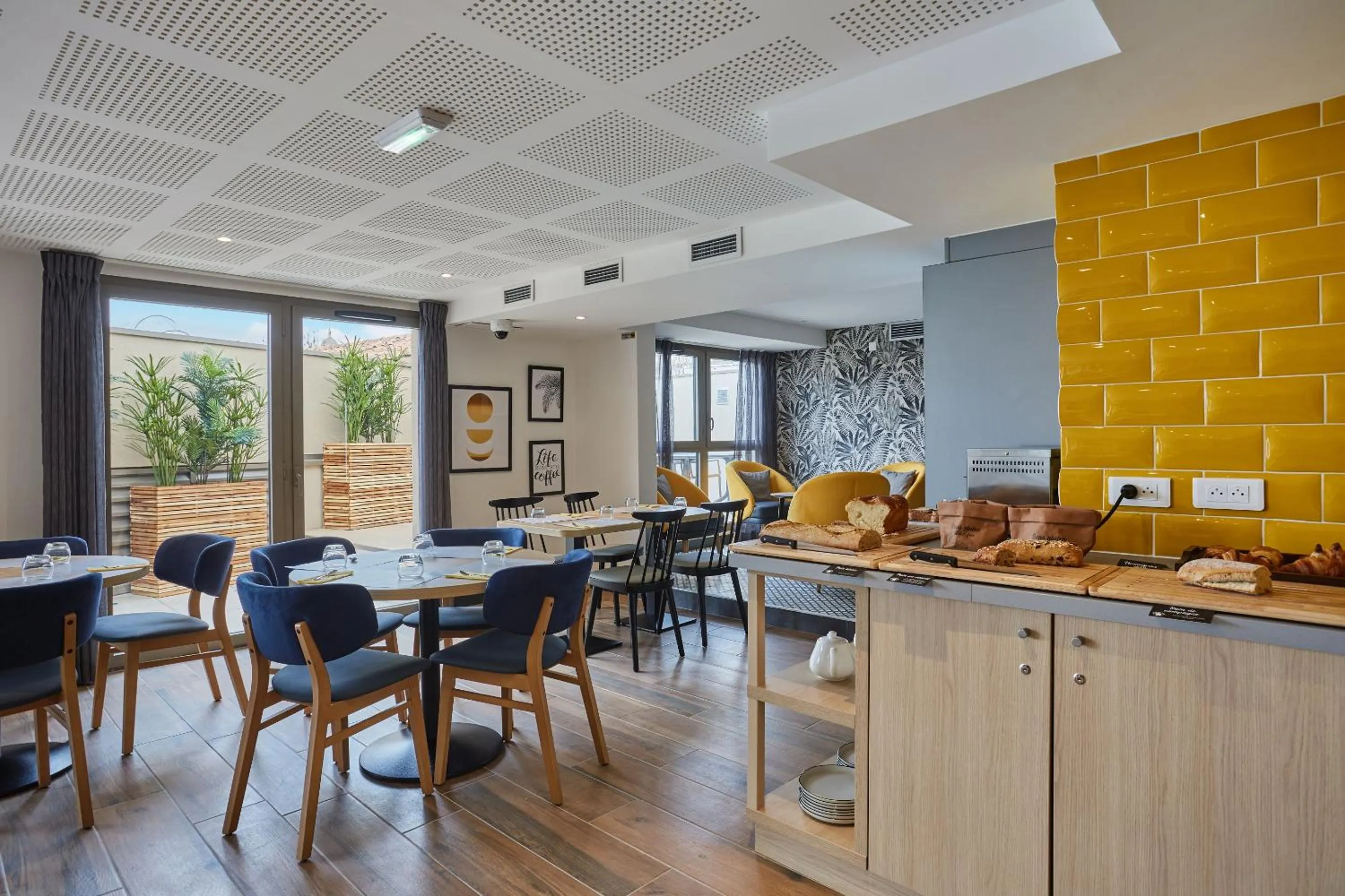 Breakfast in Appart'hôtel Odalys City - Nîmes Arènes - Palais des Congrès