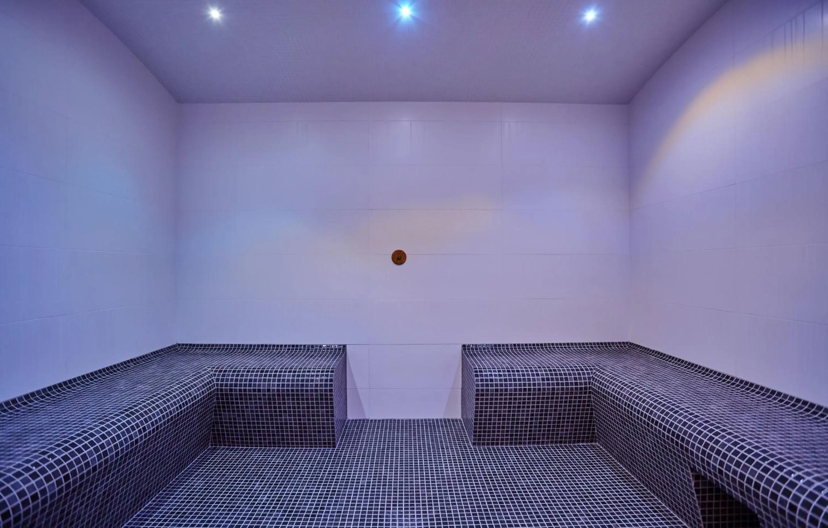 Steam room, Bed in Appart'hôtel Odalys City - Nîmes Arènes - Palais des Congrès