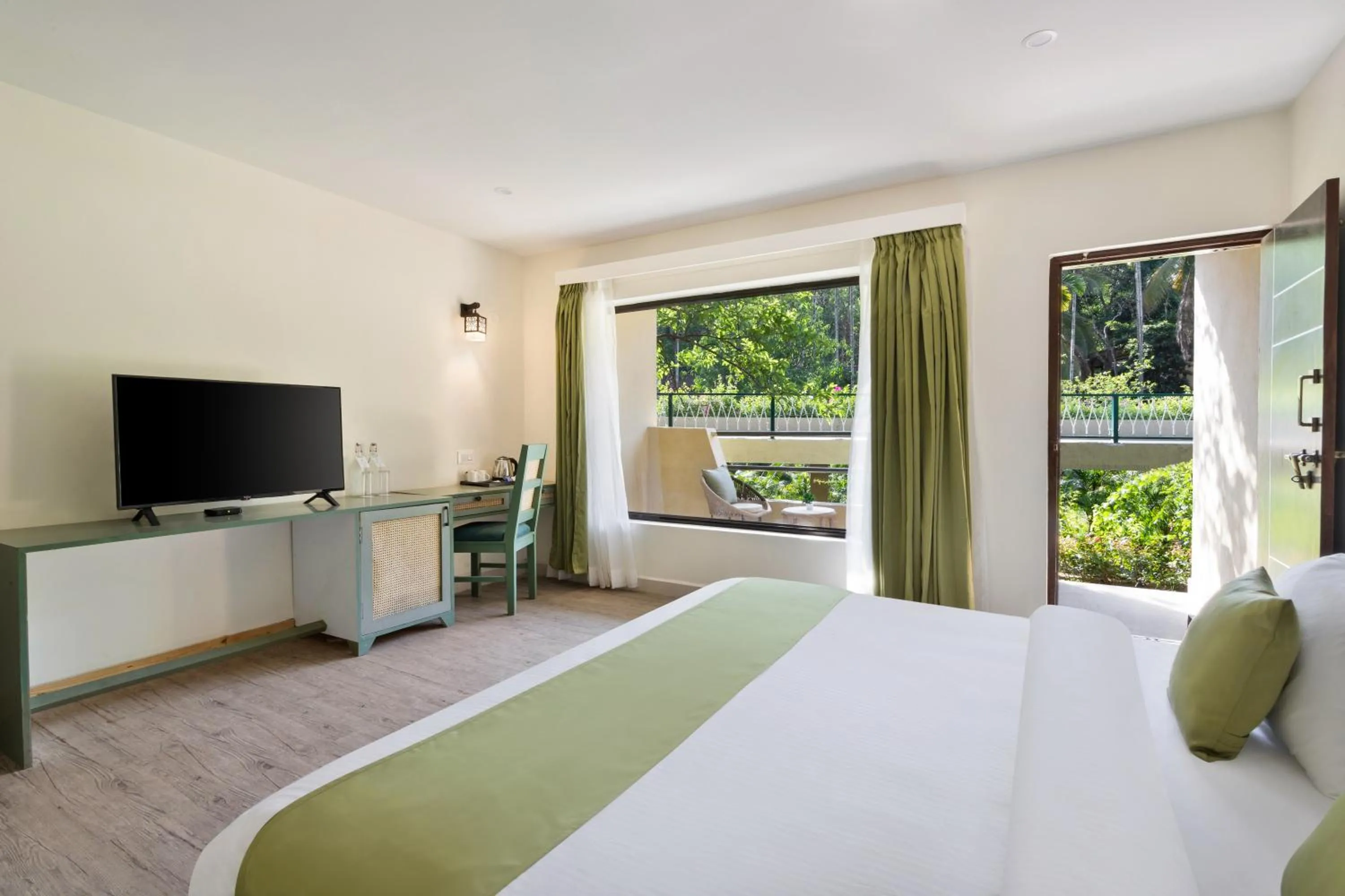 Photo of the whole room, Bed in Stone Wood Premier Dandeli