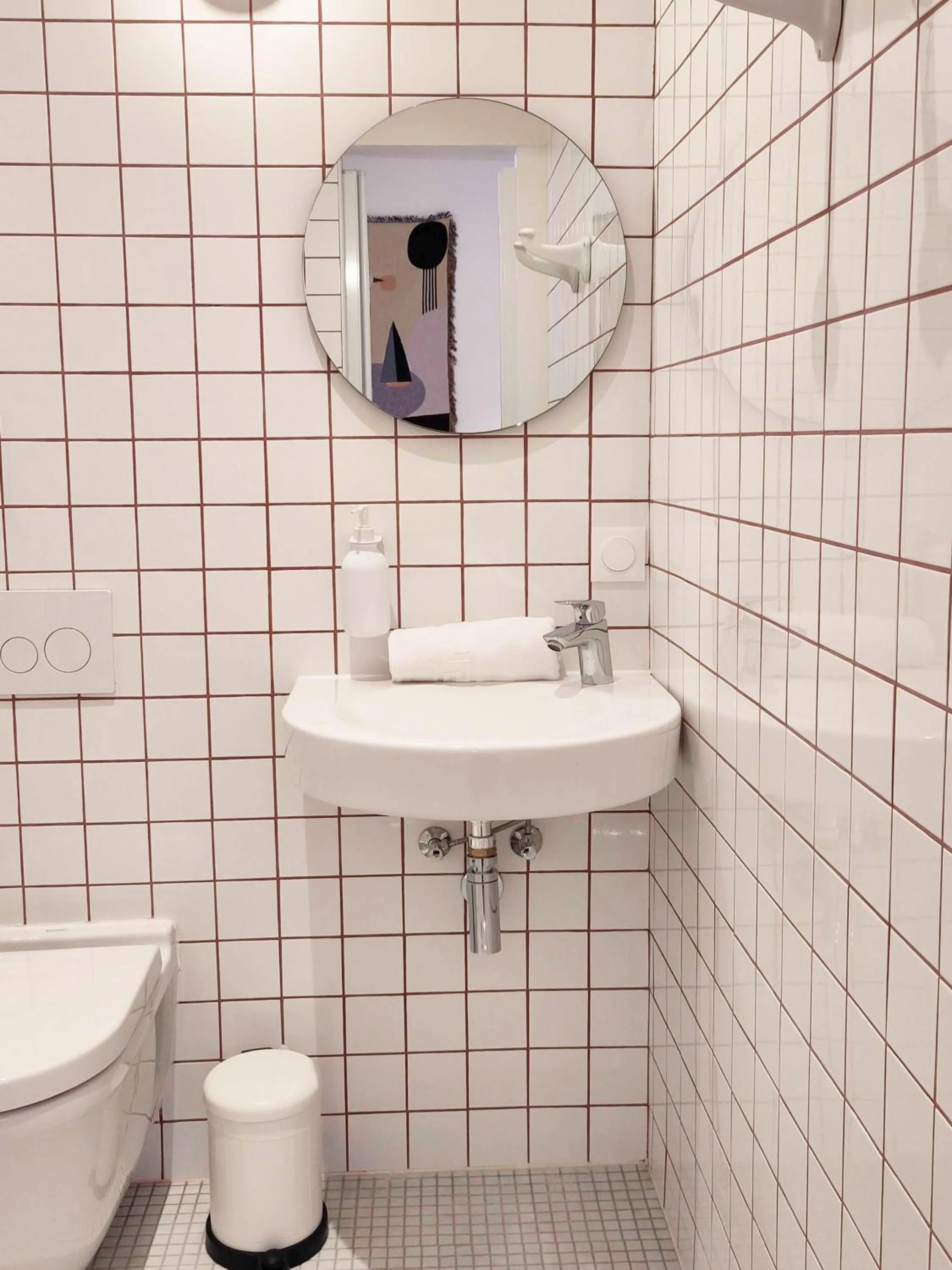 Bathroom in SLO Hostel Nice