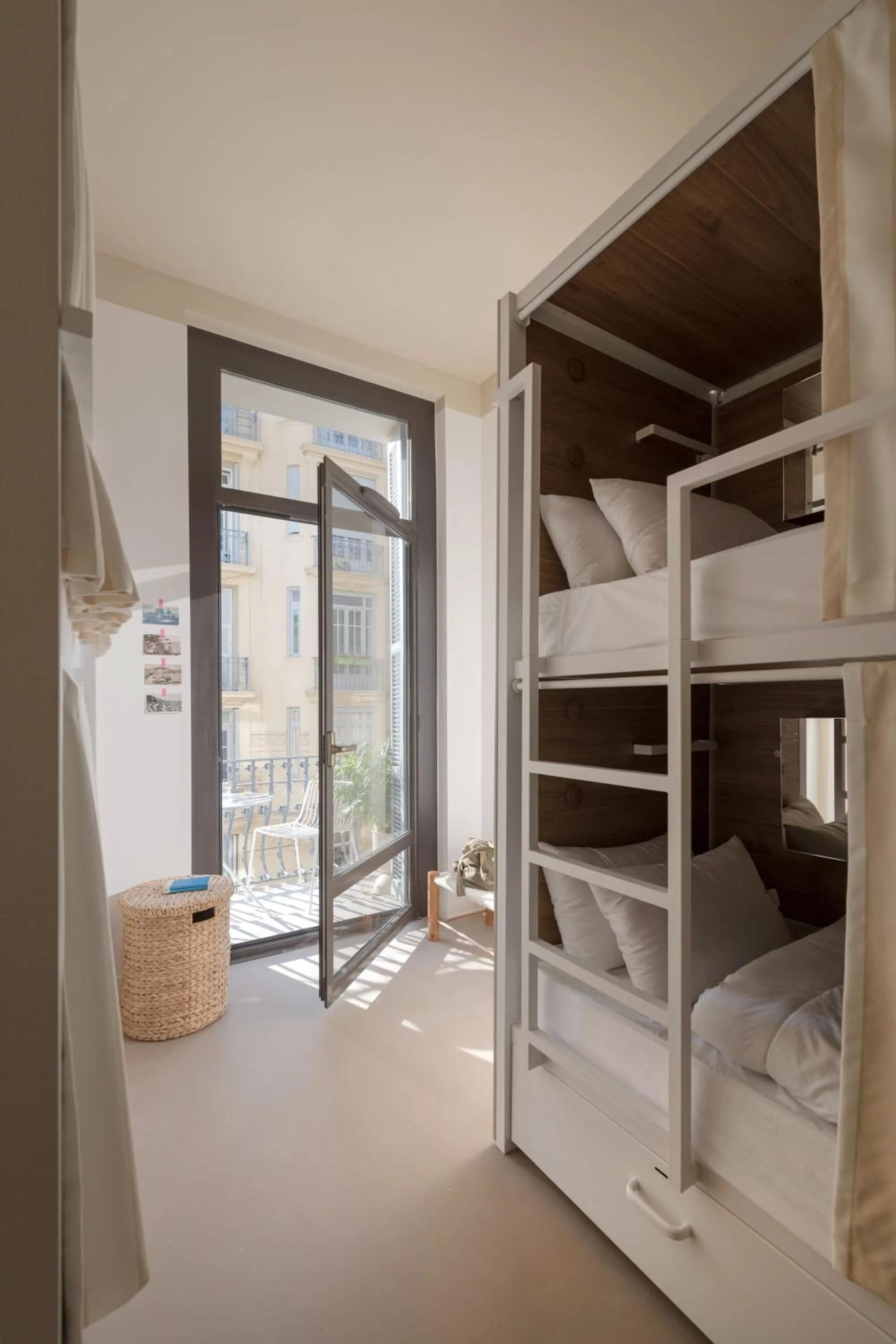 Balcony/Terrace, Bed in SLO Hostel Nice