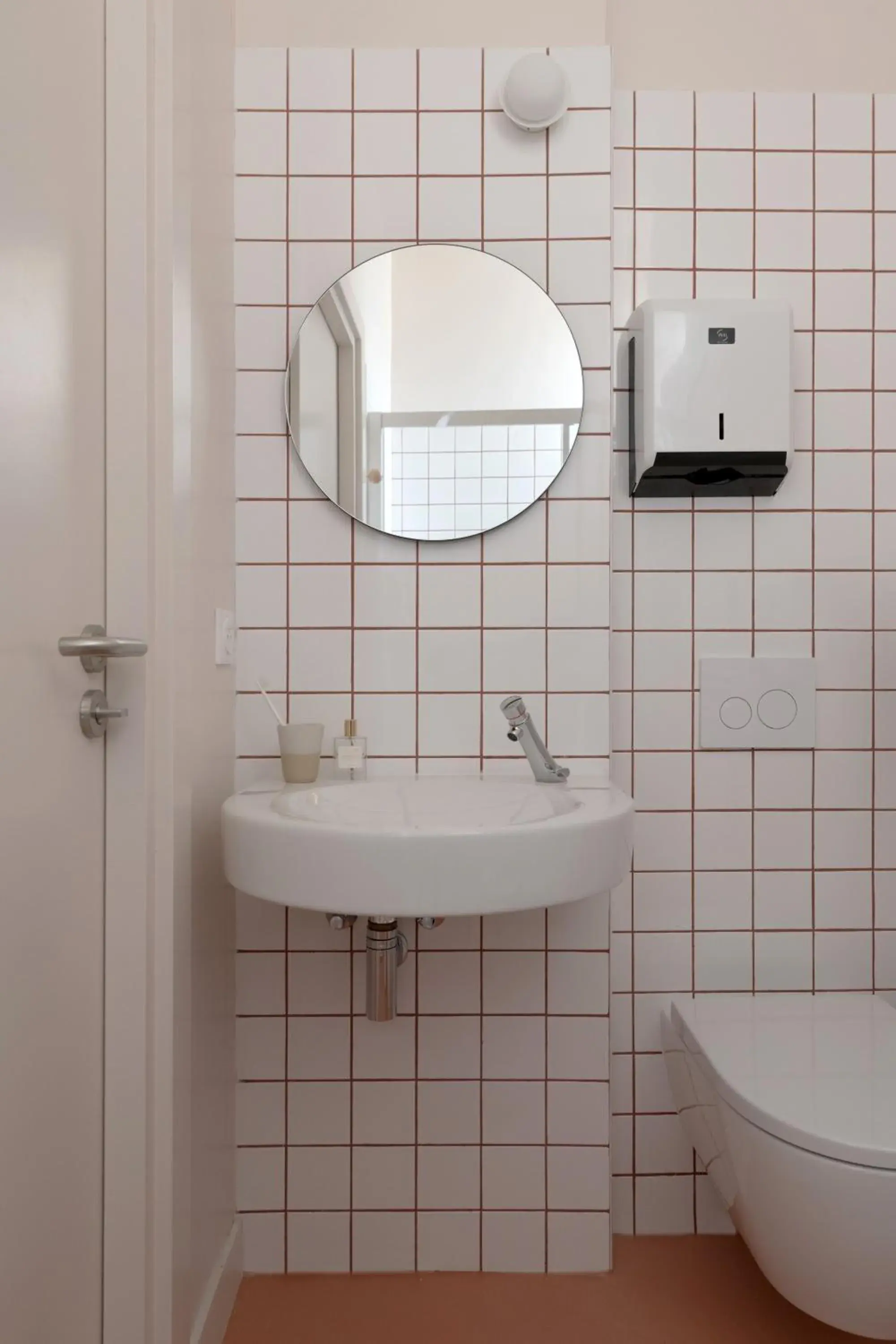 Bed in 6-Bed Mixed Dormitory Room in SLO Hostel Nice Bed in 6-Bed Mixed Dormitory Room in SLO Hostel Nice