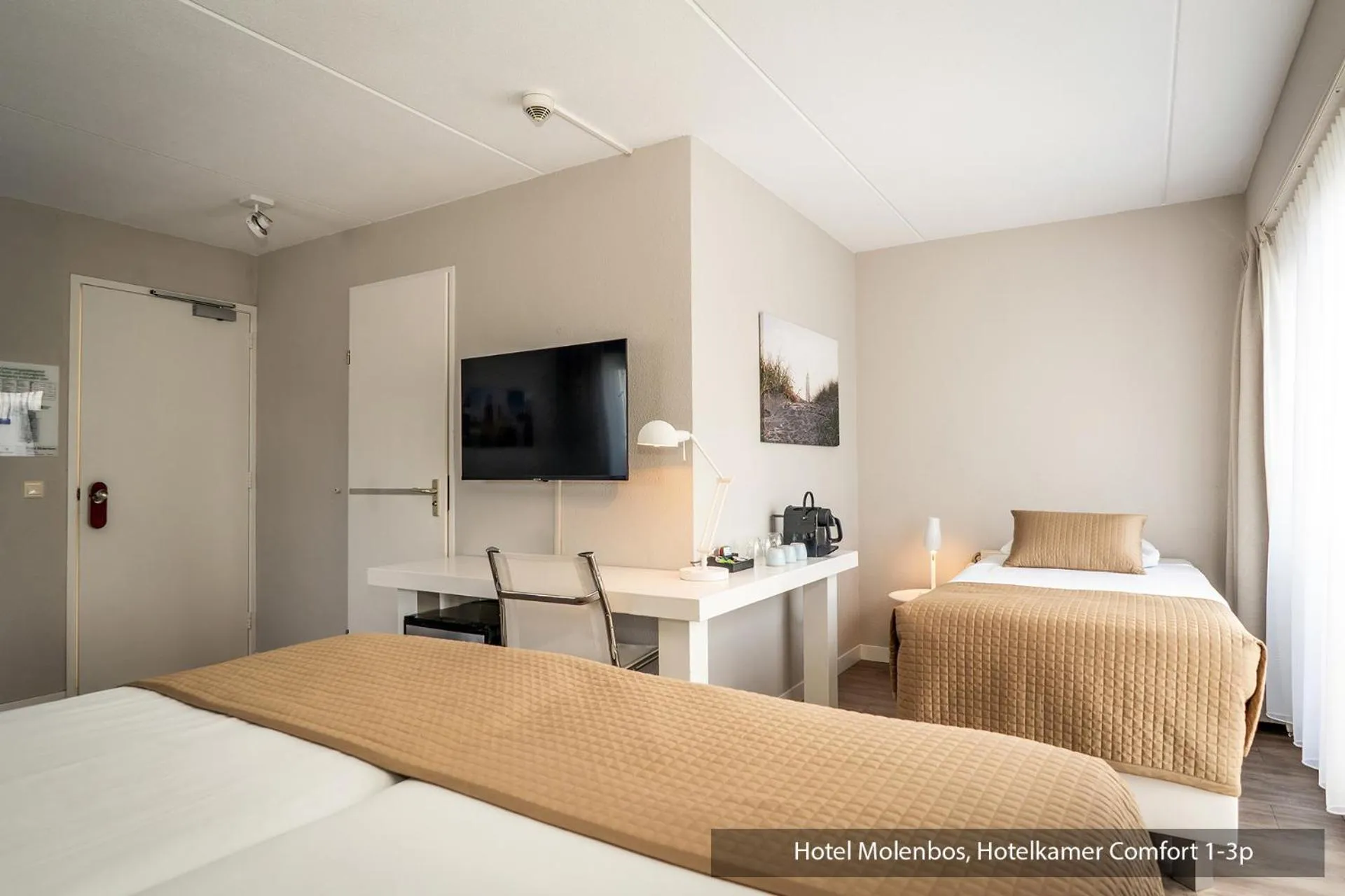 Photo of the whole room, Bed in Hotel Molenbos Texel