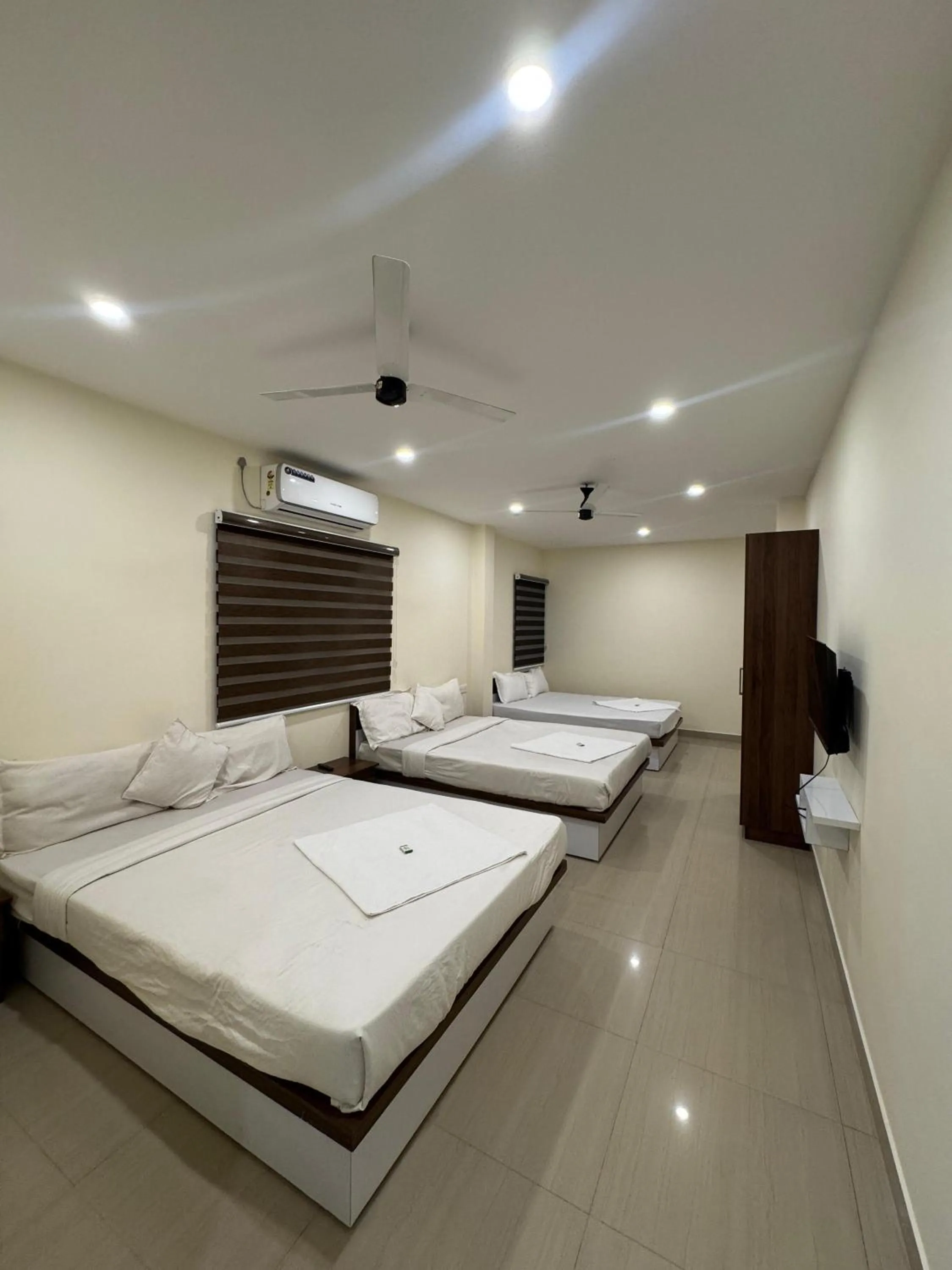 Bed in Heres Haut Residency