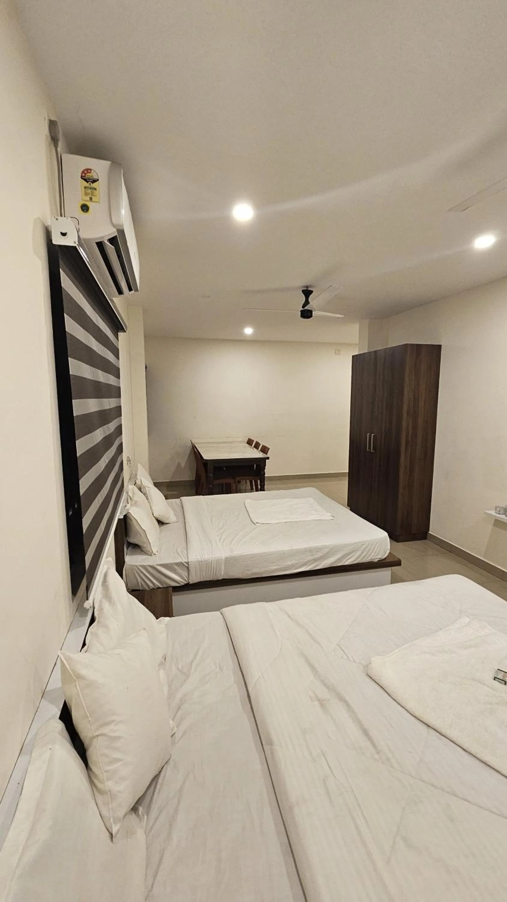 Bed in Heres Haut Residency