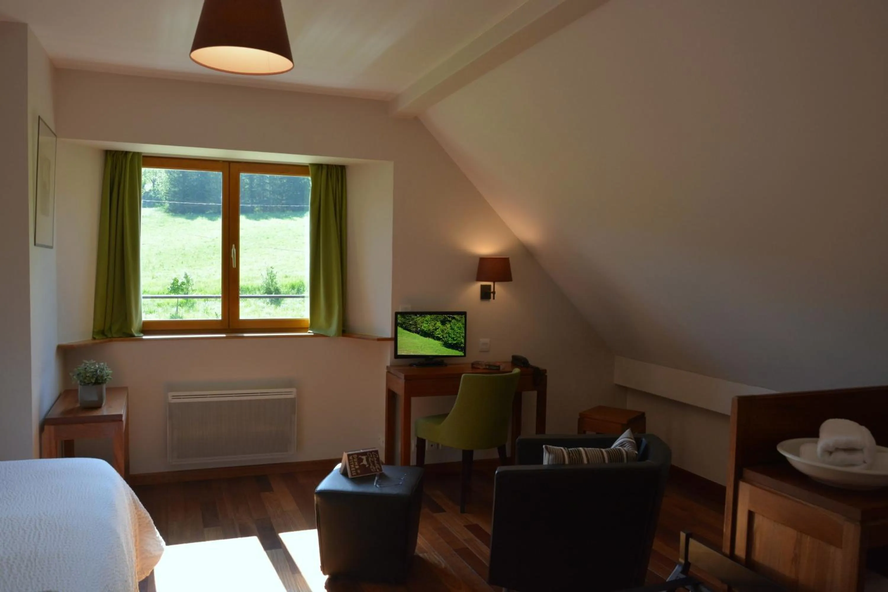 Photo of the whole room, Bed in Val Lachard