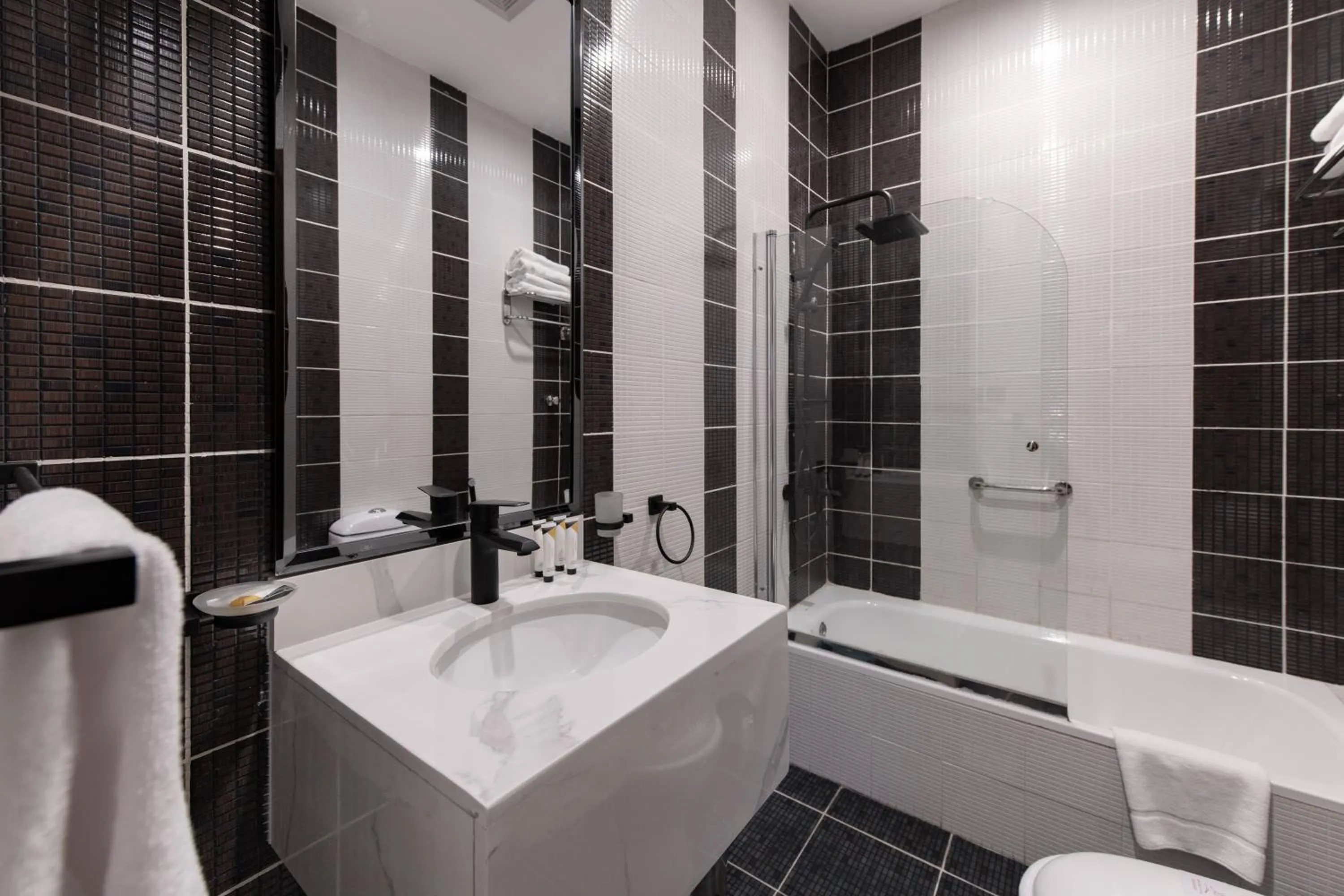 Shower in Meral Oasis Resort Taif