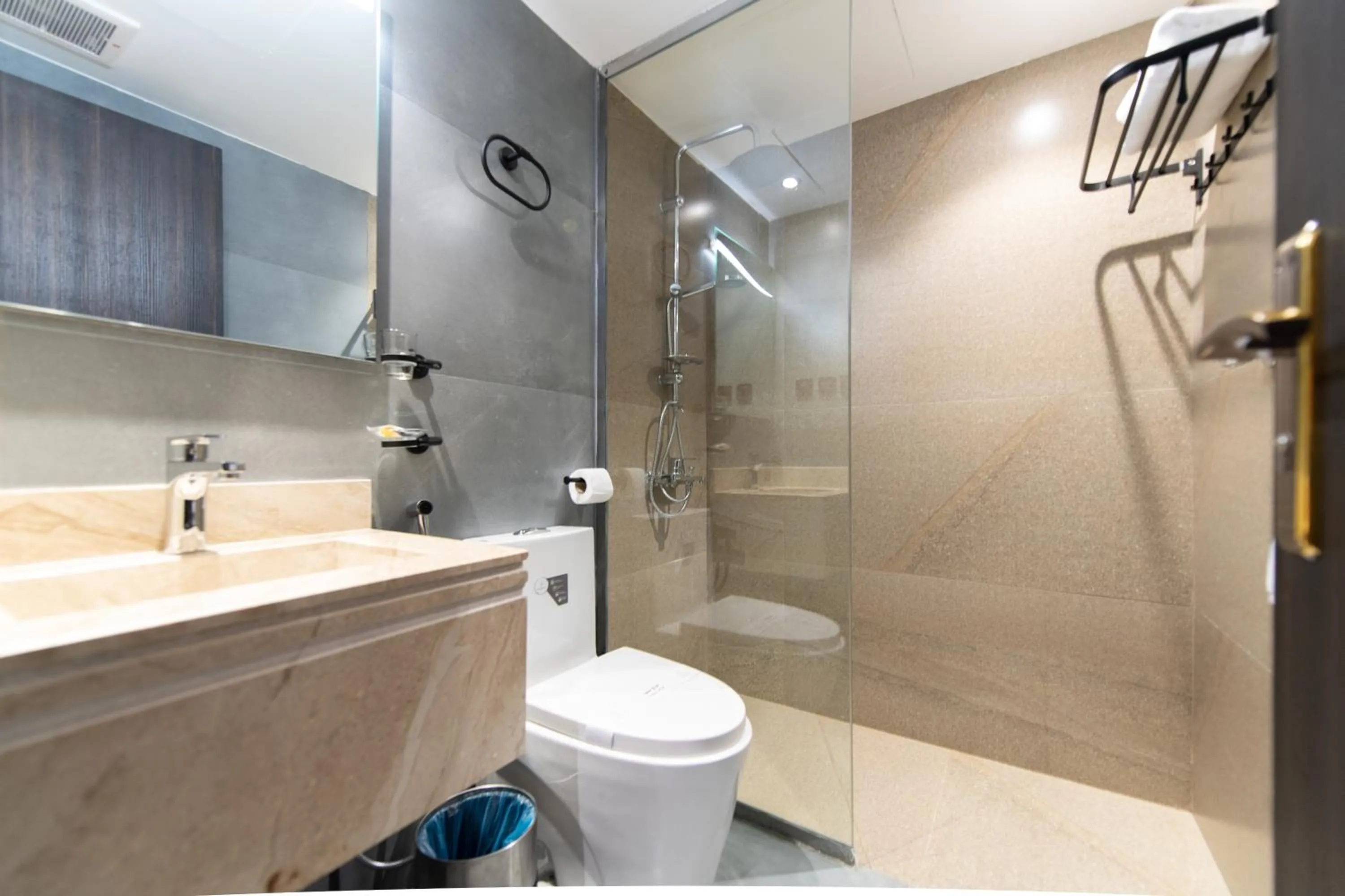 Shower in Meral Oasis Resort Taif