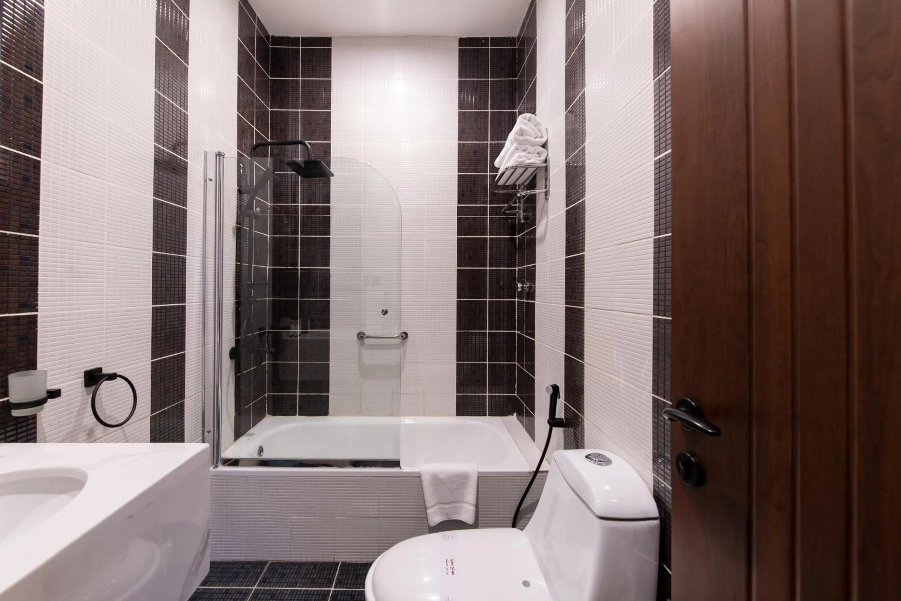 Shower in Meral Oasis Resort Taif