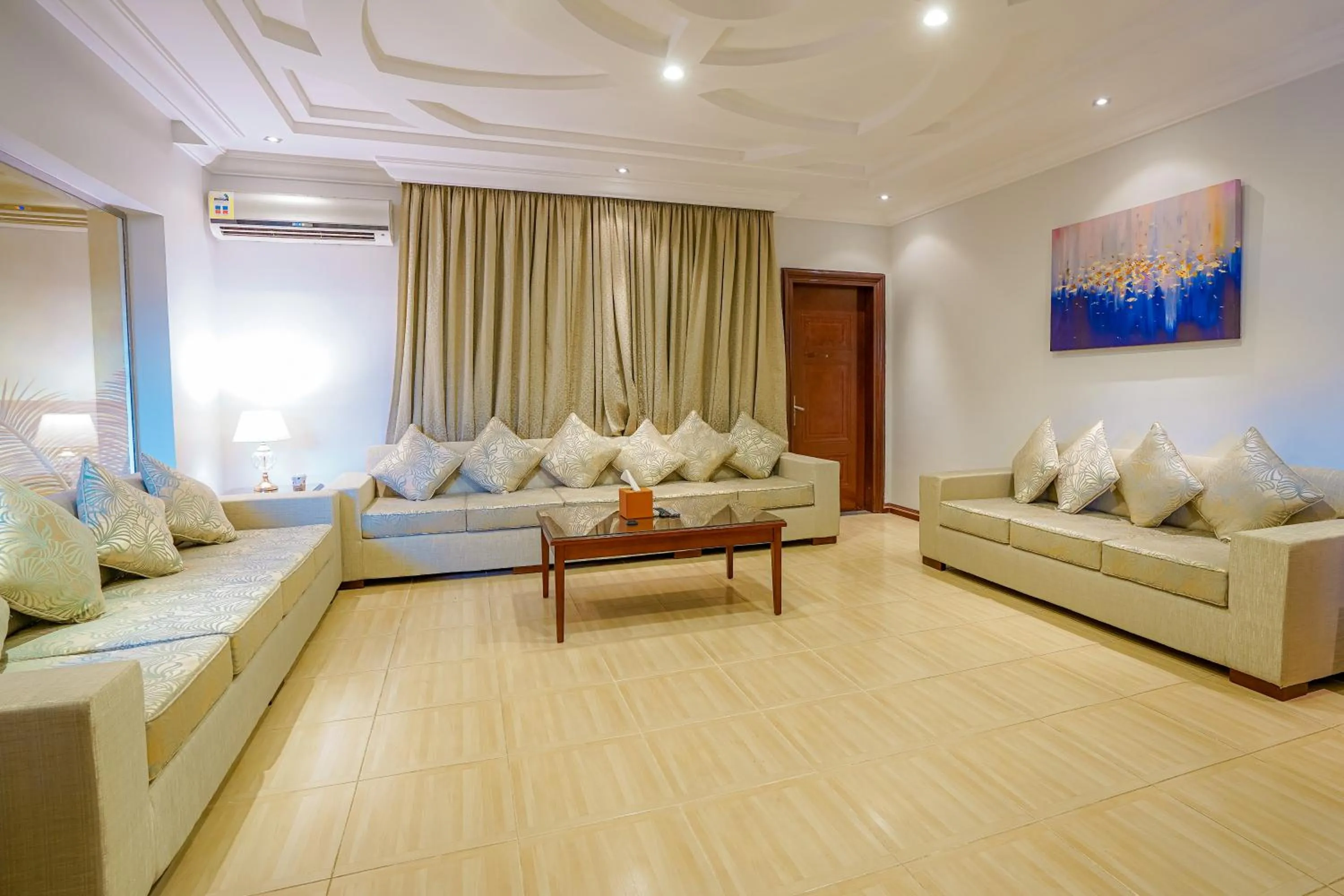 Communal lounge/ TV room in Meral Oasis Resort Taif