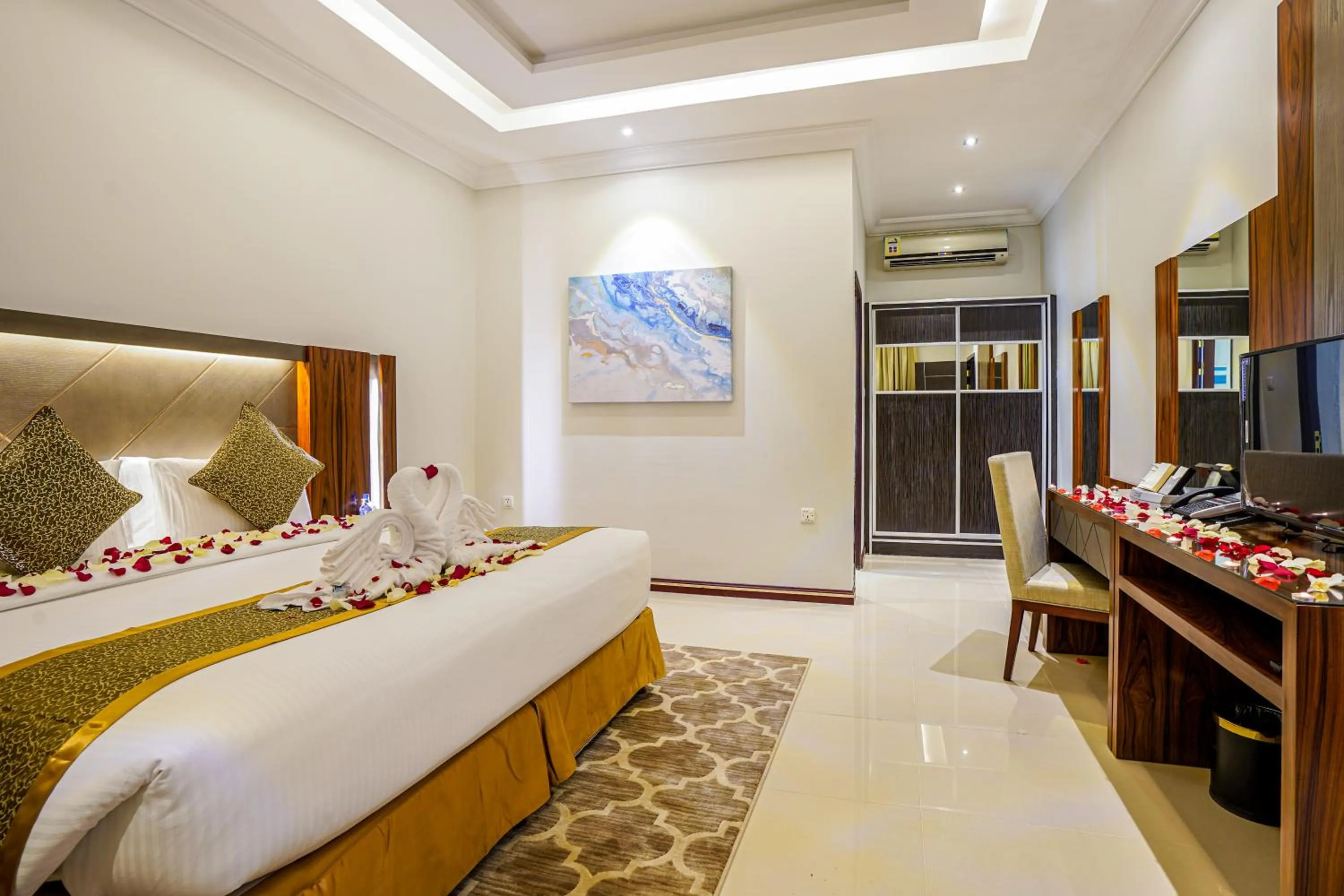 TV and multimedia, Bed in Meral Oasis Resort Taif