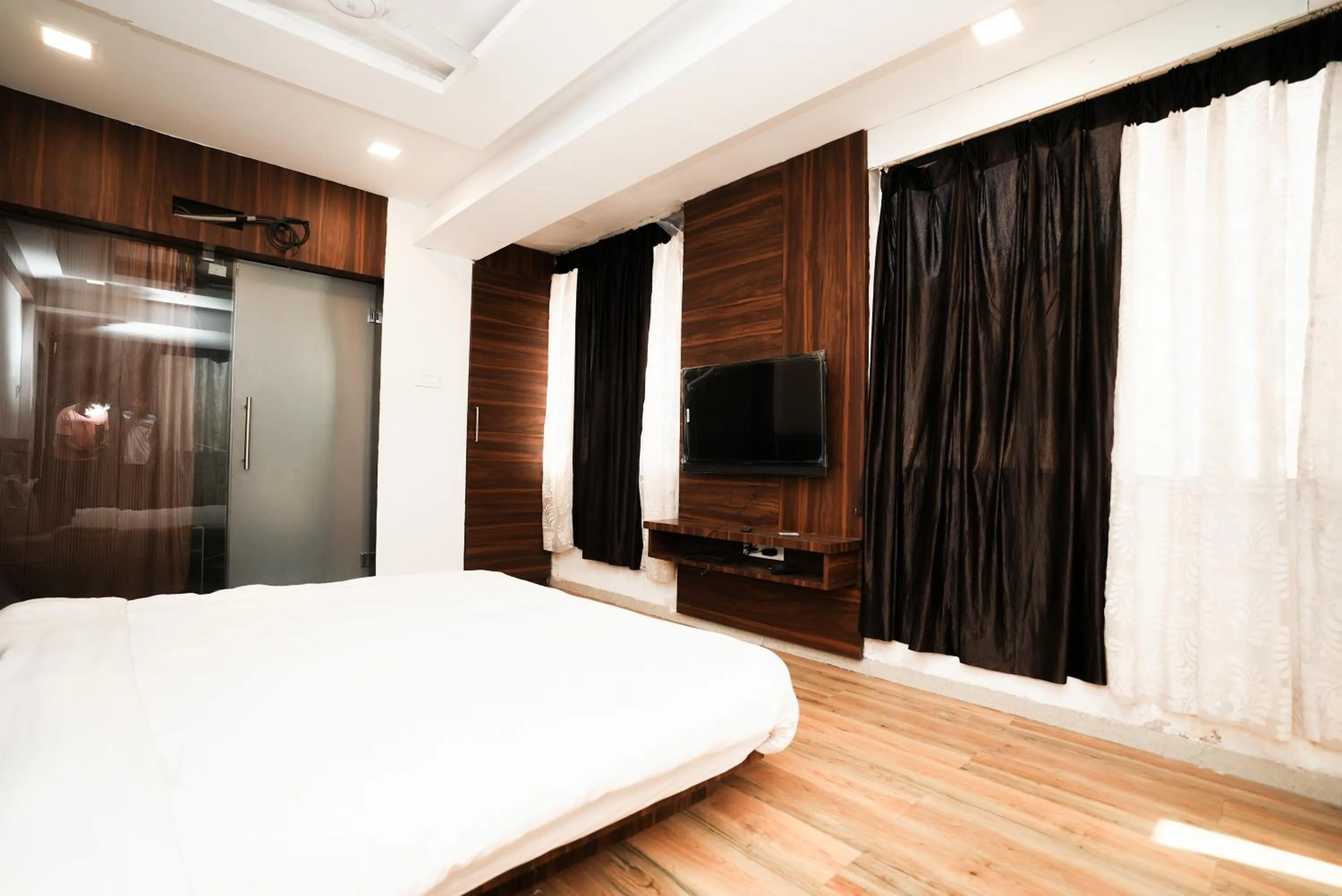 TV and multimedia, Bed in Hotel Sai Executive Near Holy Cross Church Mahabaleshwar