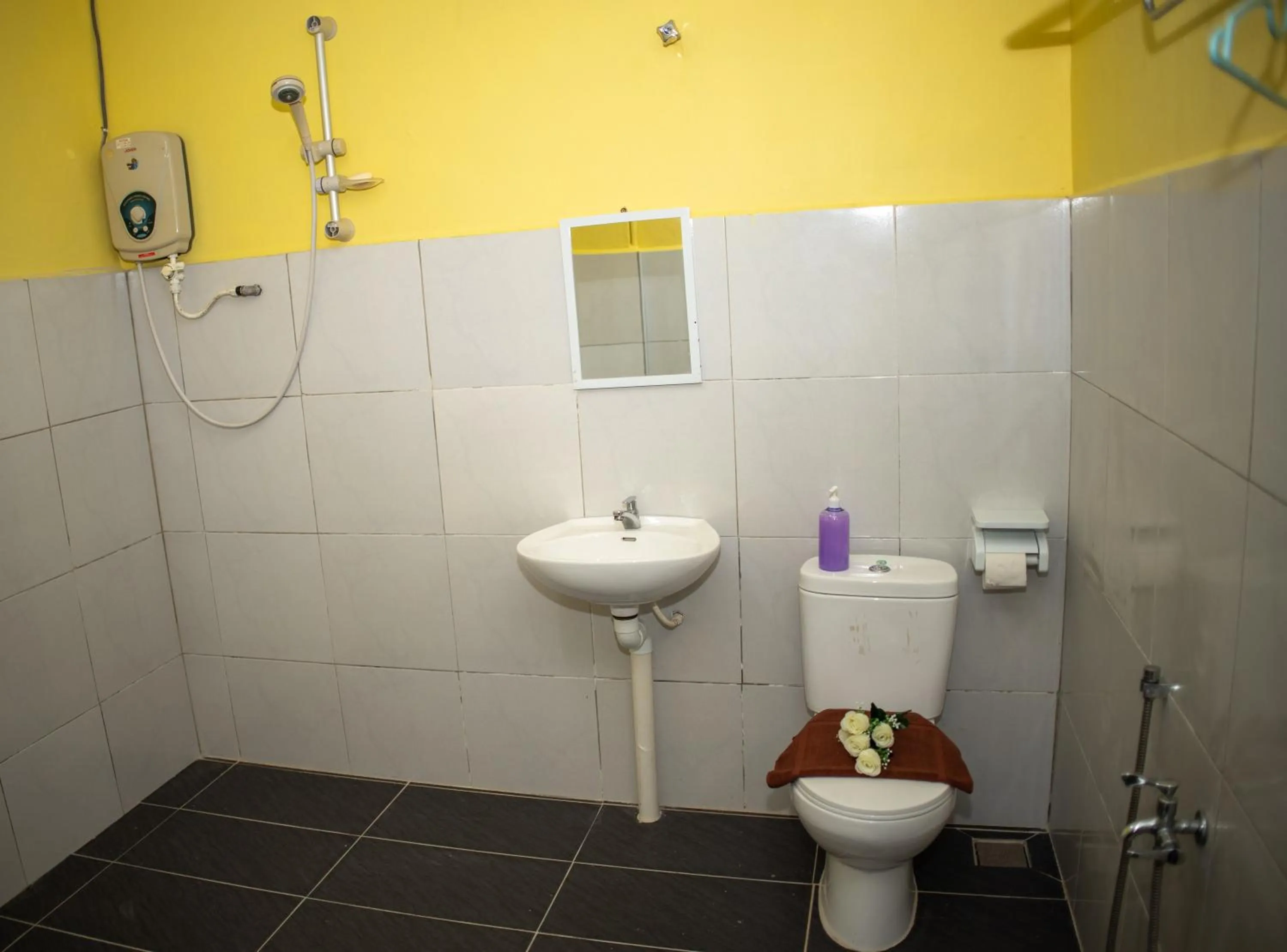 Shower in Sweet Inn Guest House