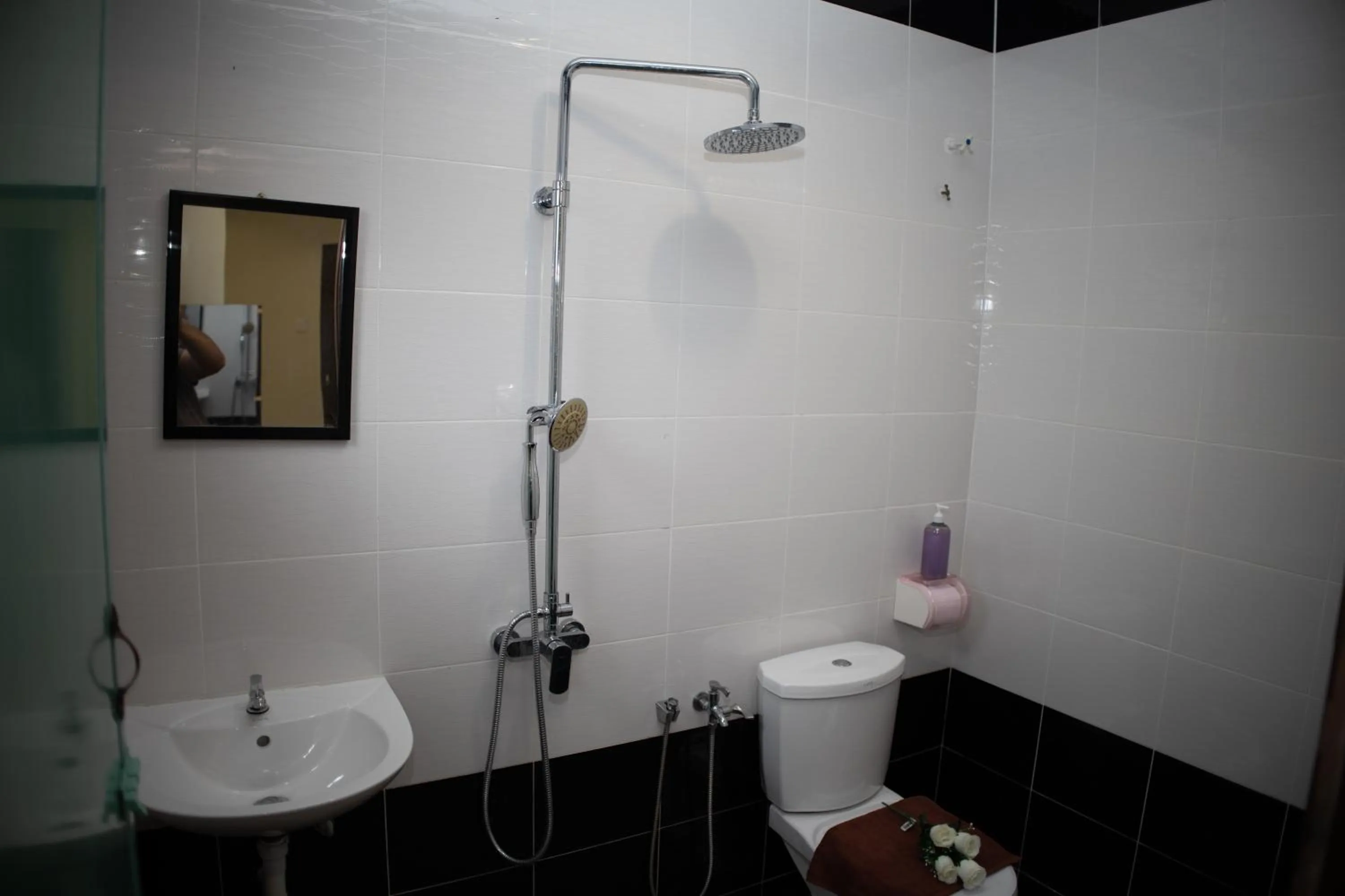 Shower in Sweet Inn Guest House