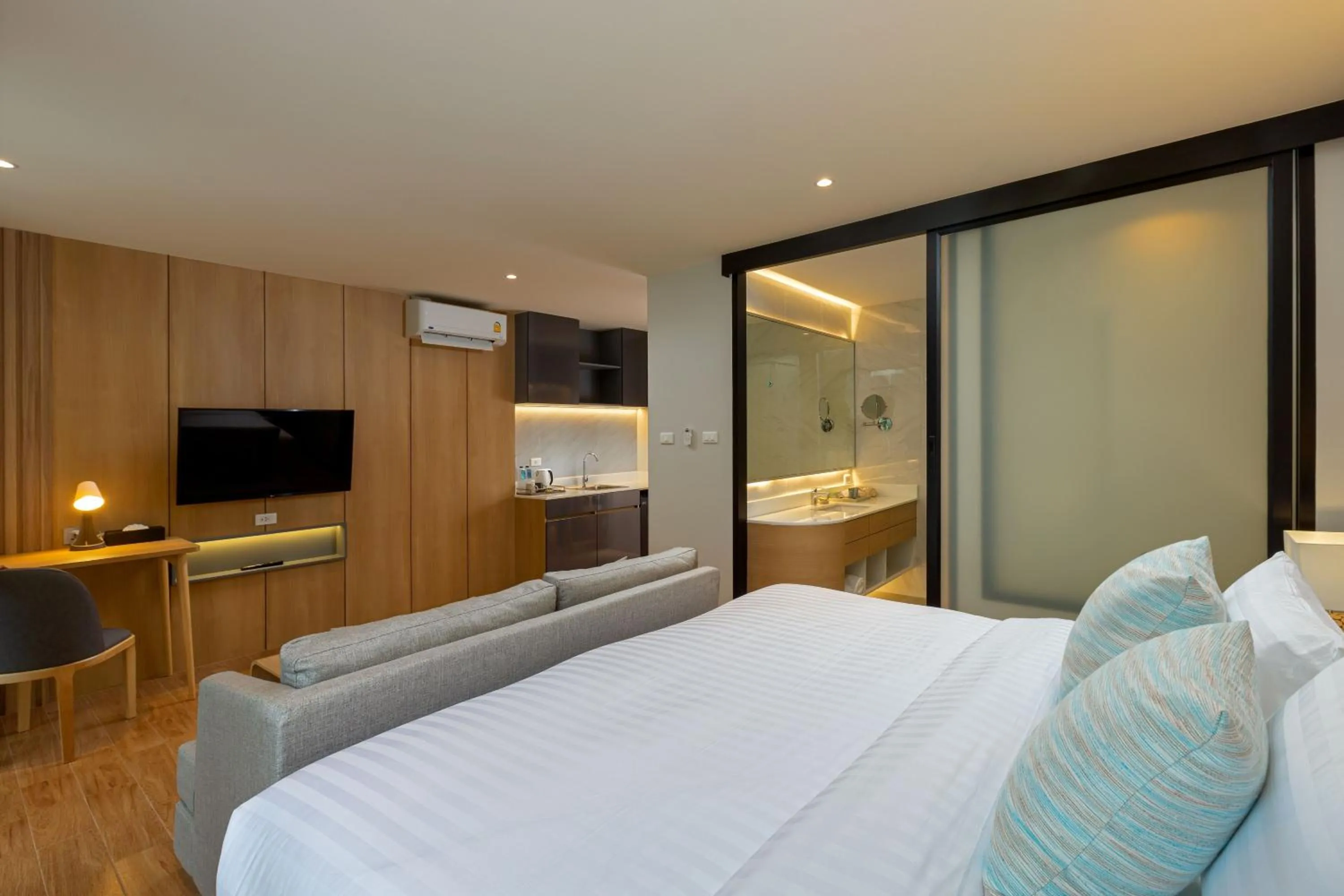 Guests, Bed in Wyndham Garden Naithon Phuket