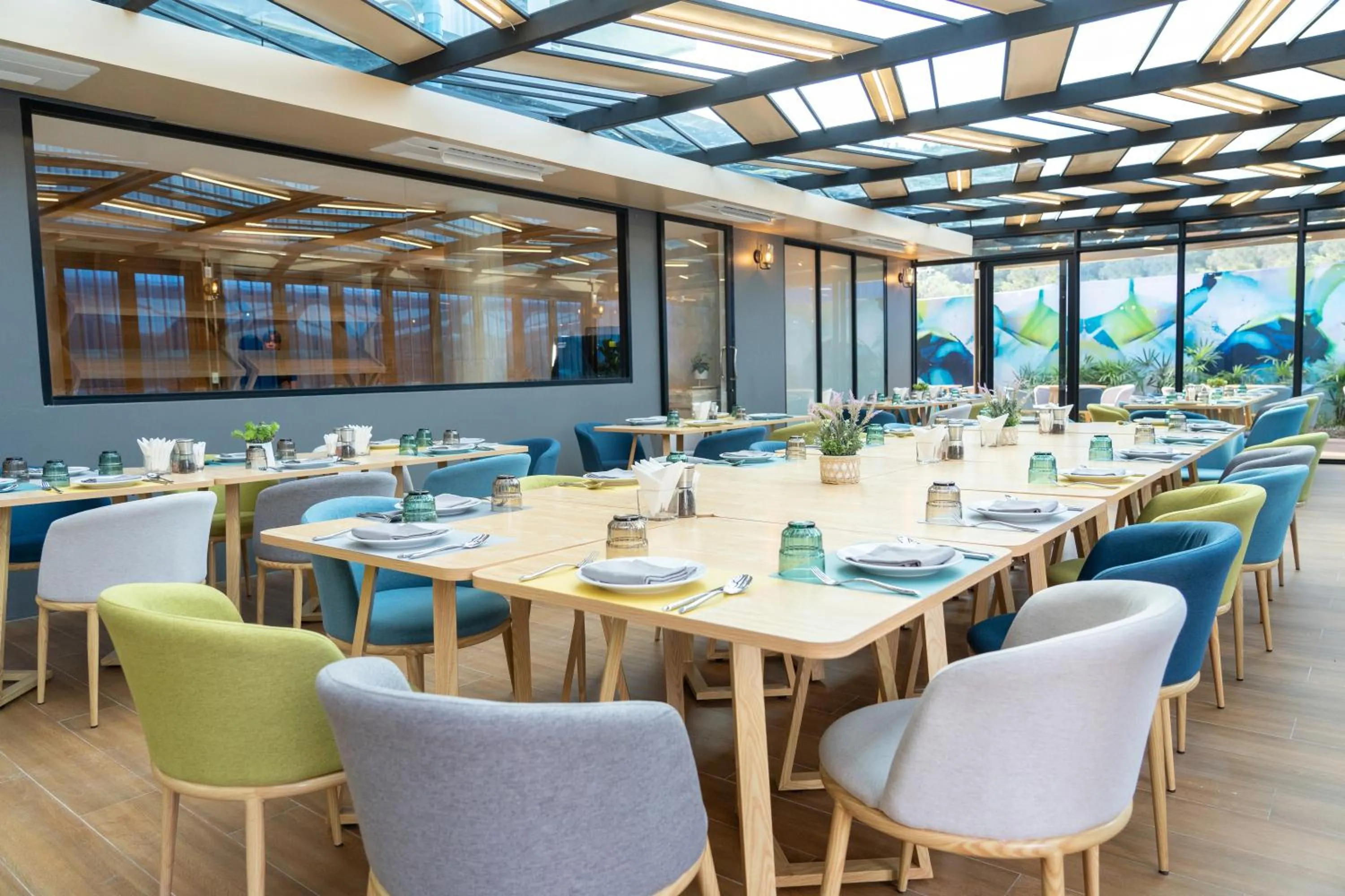 Restaurant/places to eat in Wyndham Garden Naithon Phuket