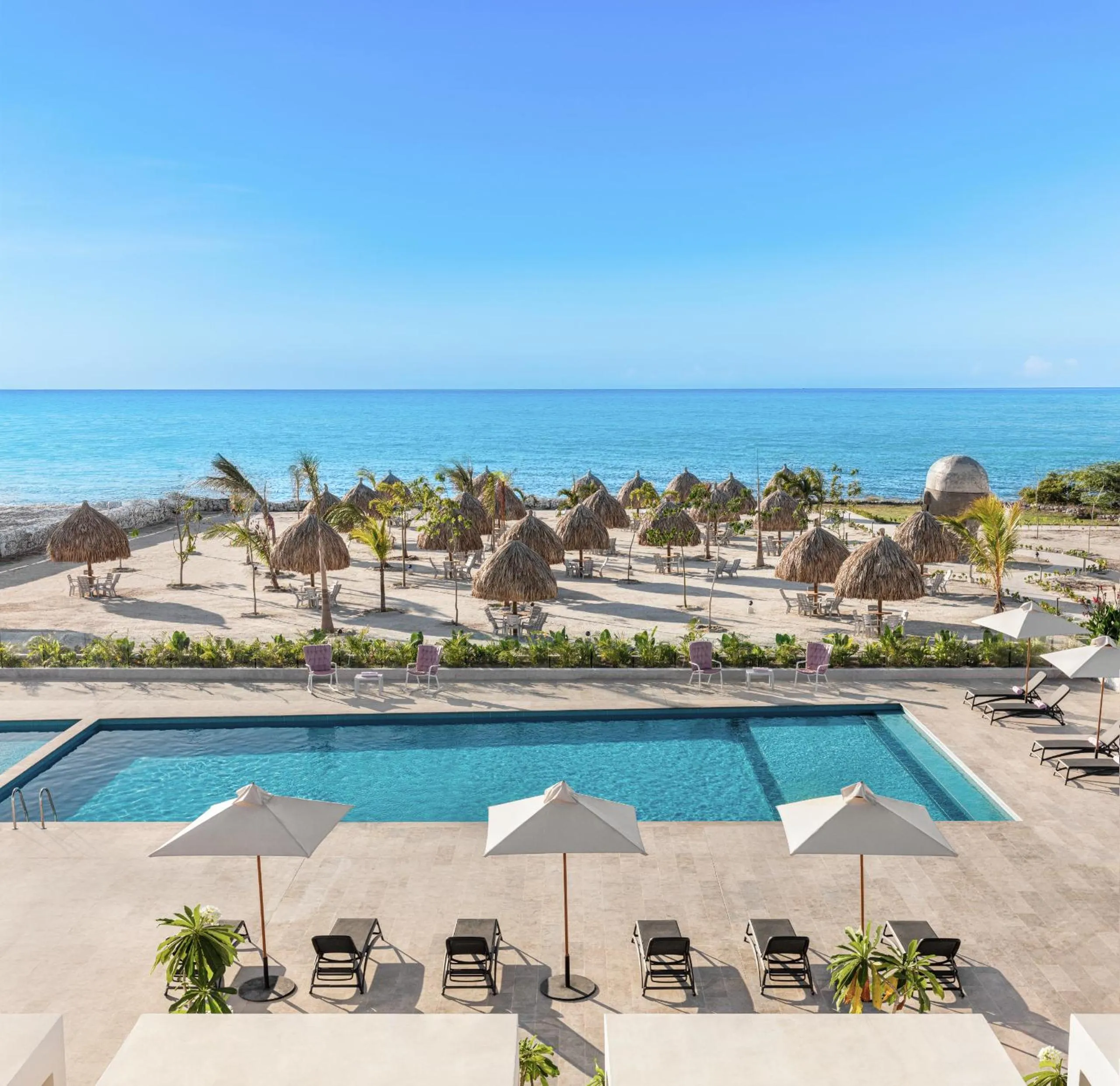 Swimming pool in Wyndham Residences Santa Marta Aluna Beach Club