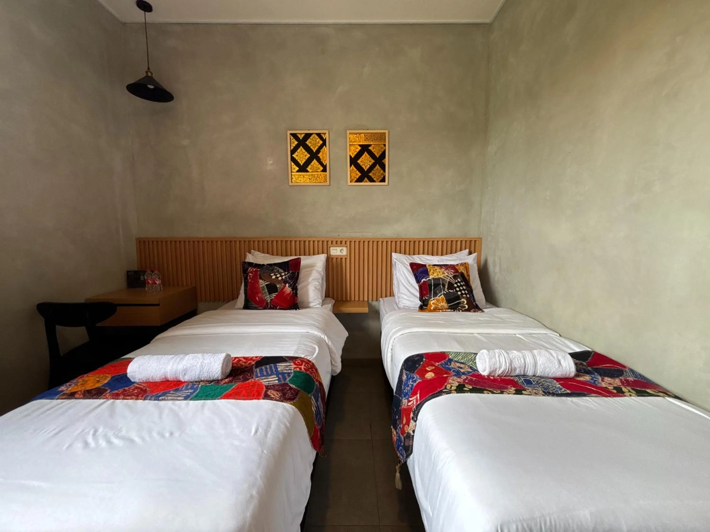 Bed in The Cluster Harris