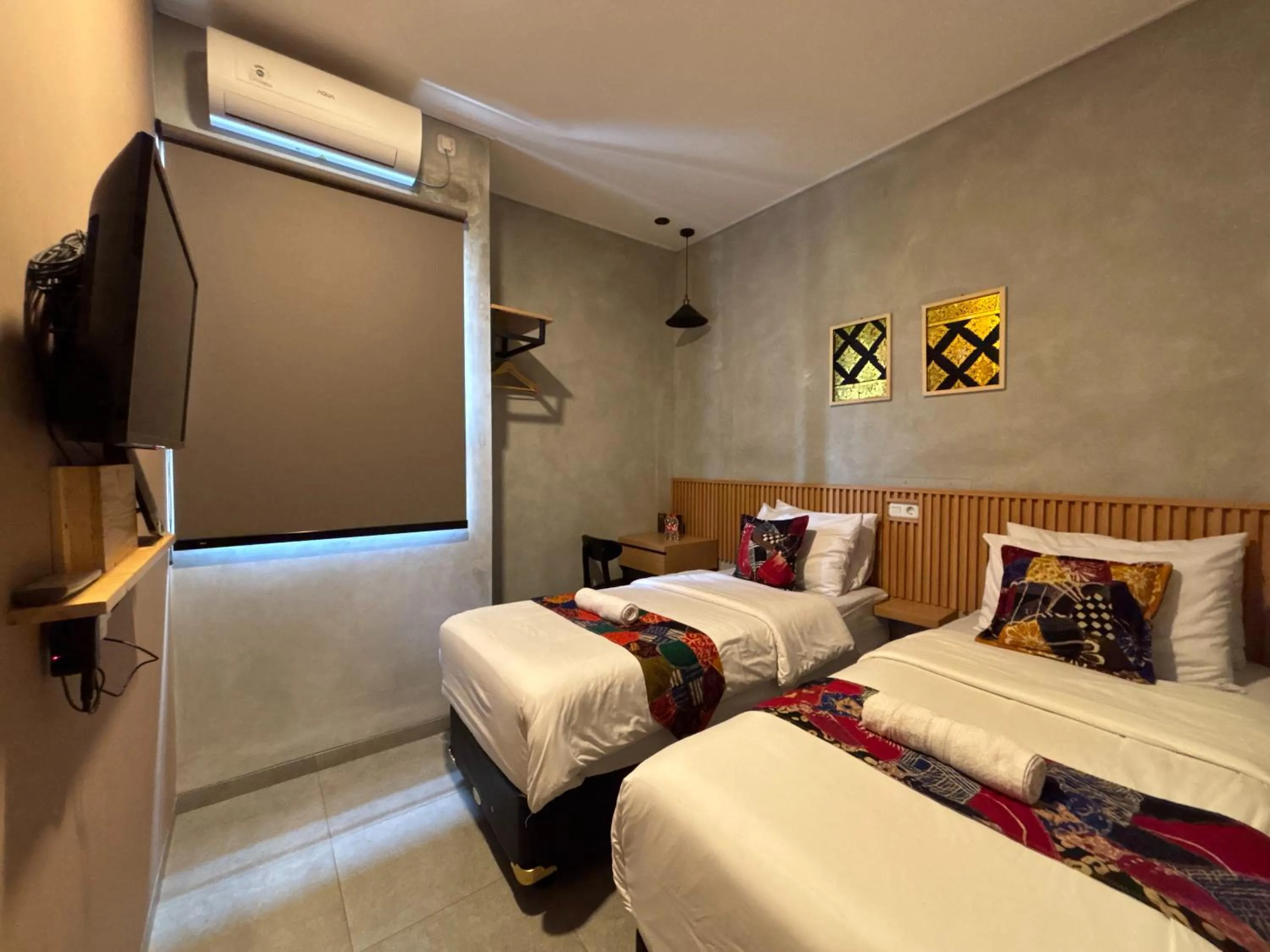 Bed in The Cluster Harris