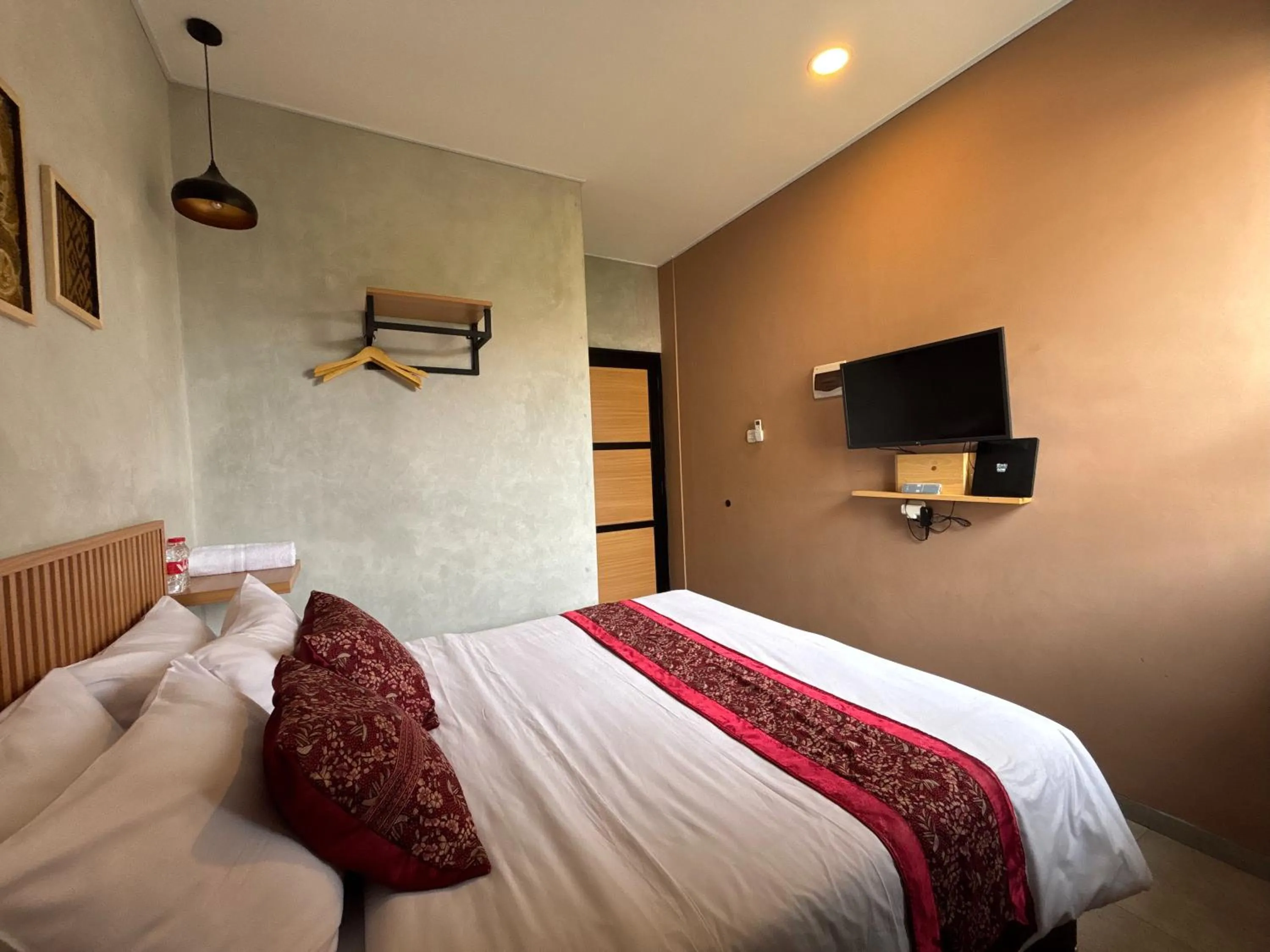 Bed in The Cluster Harris