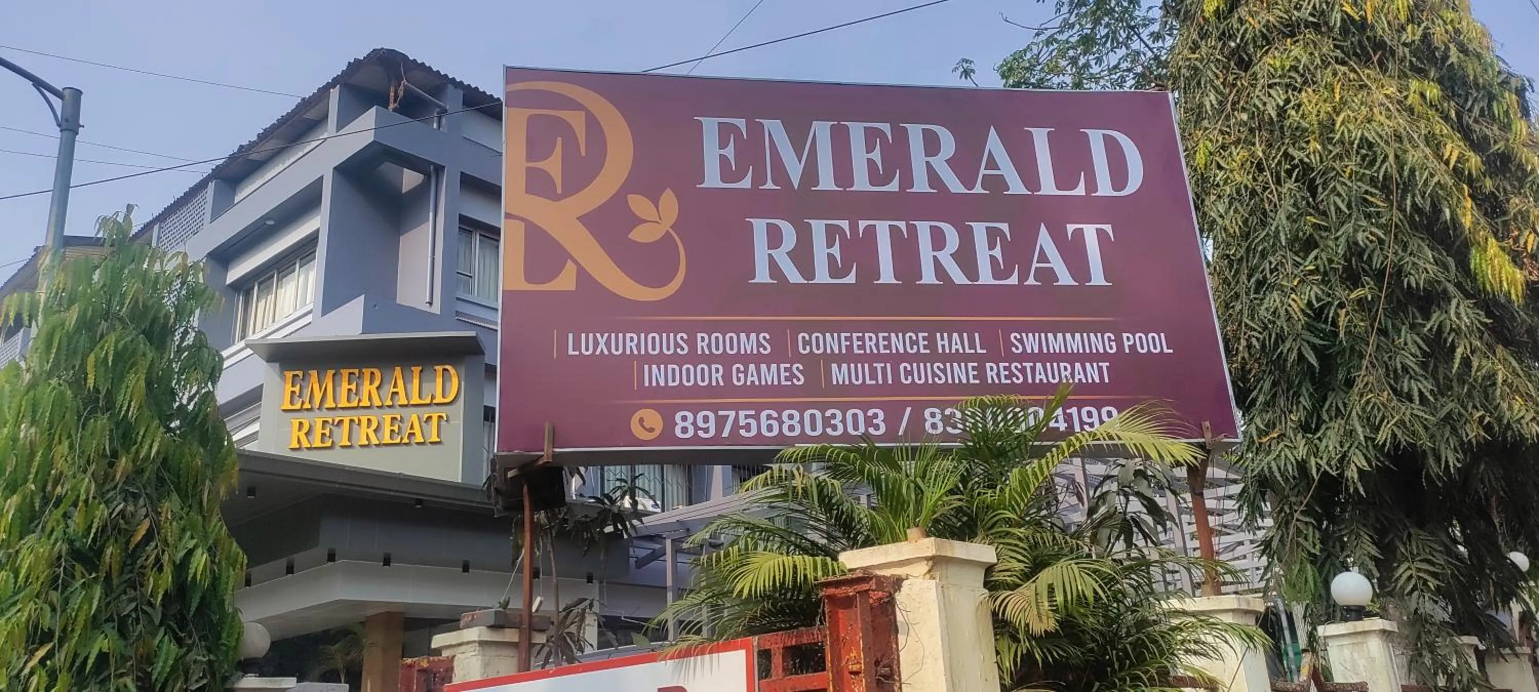 Facade/entrance in Emerald Retreat