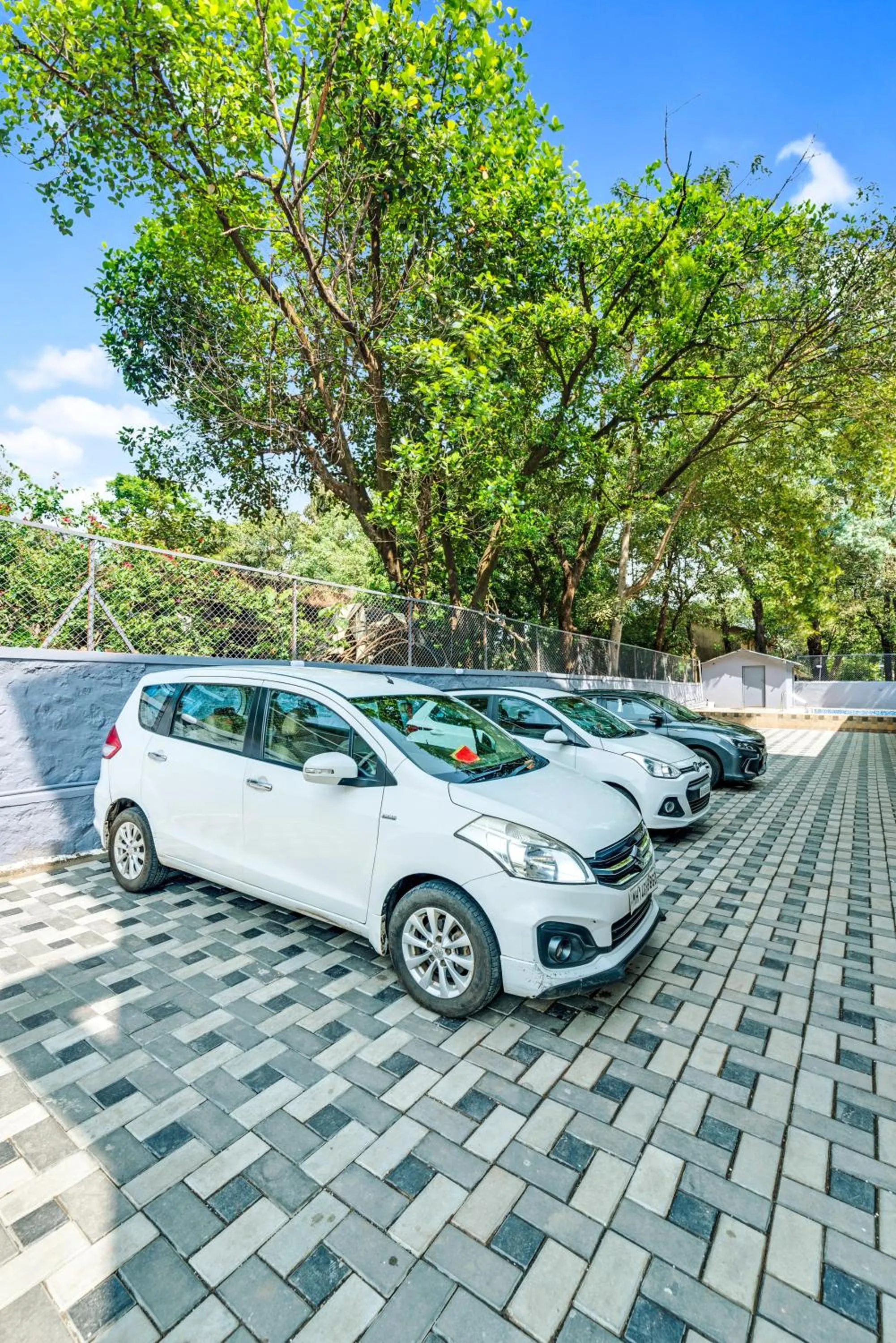 Parking in Emerald Retreat