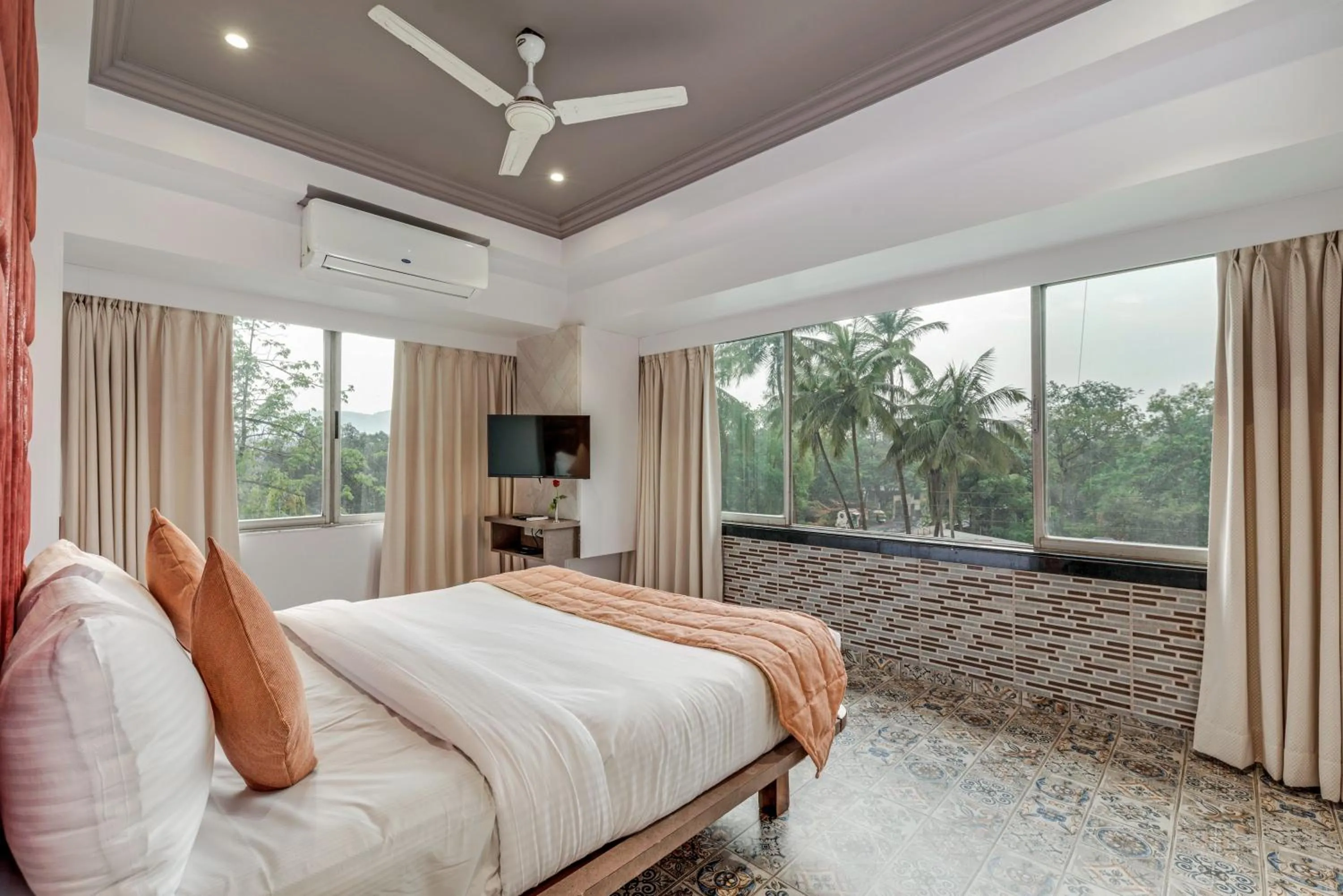 Bed in Emerald Retreat