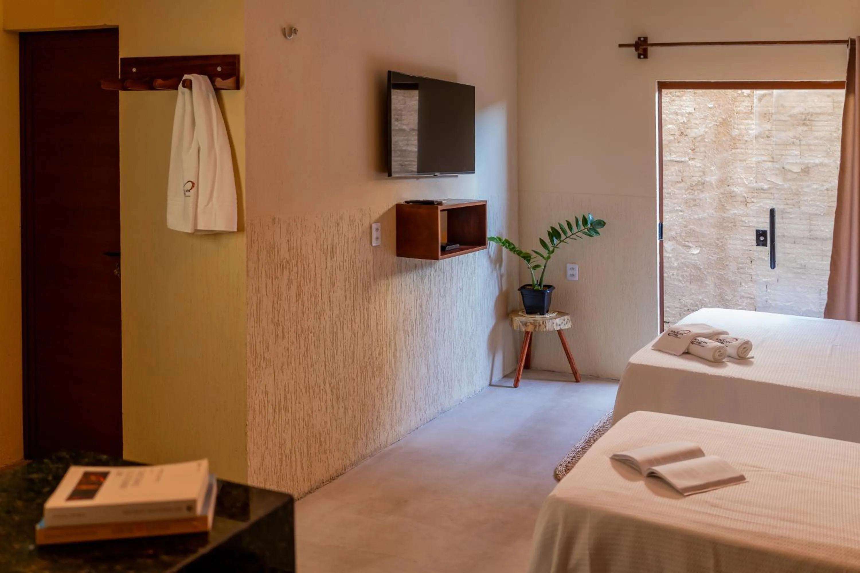 Photo of the whole room, Bed in Pousada Rota do Kite Preá