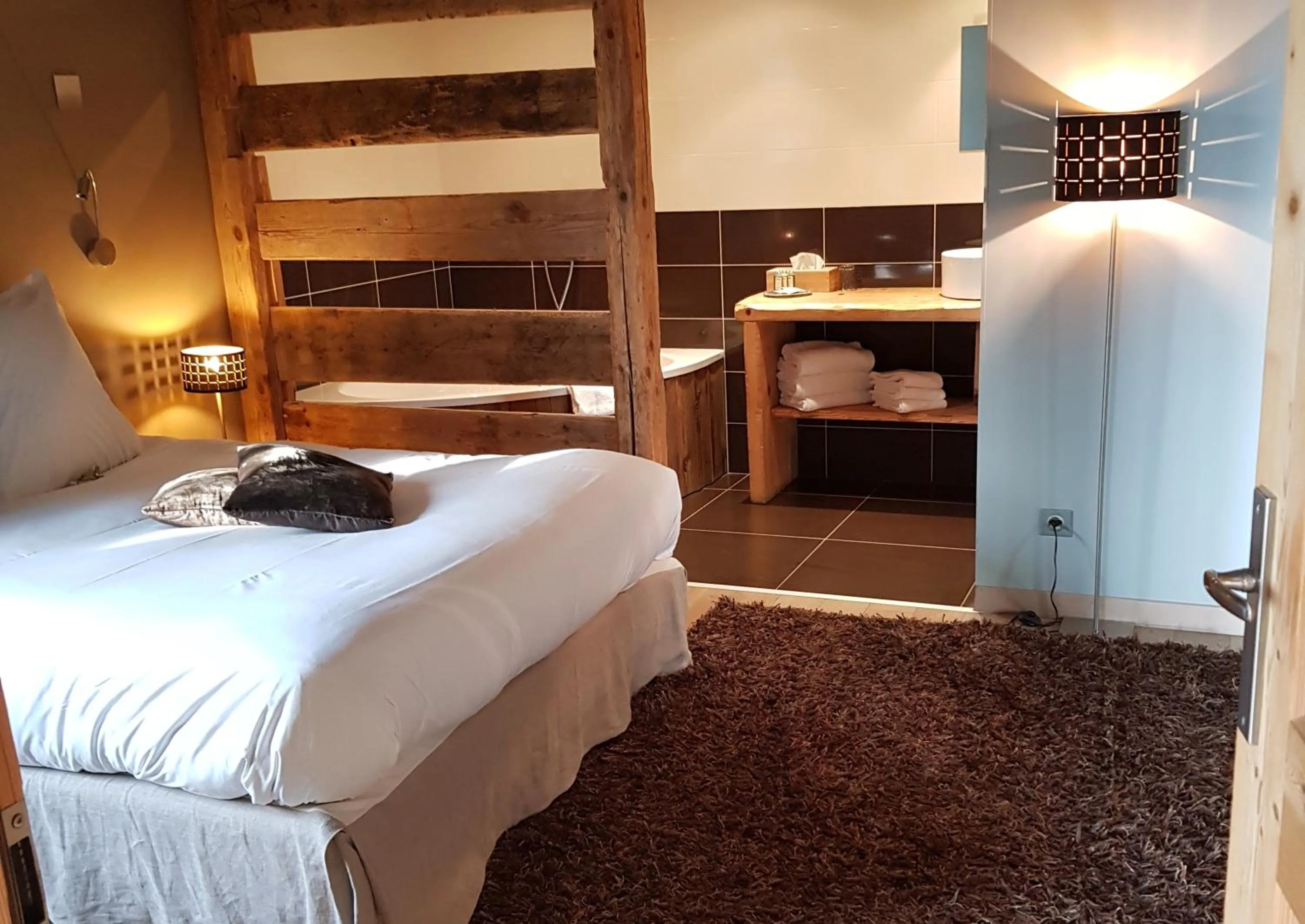 Bathroom, Bed in Chalet Christine